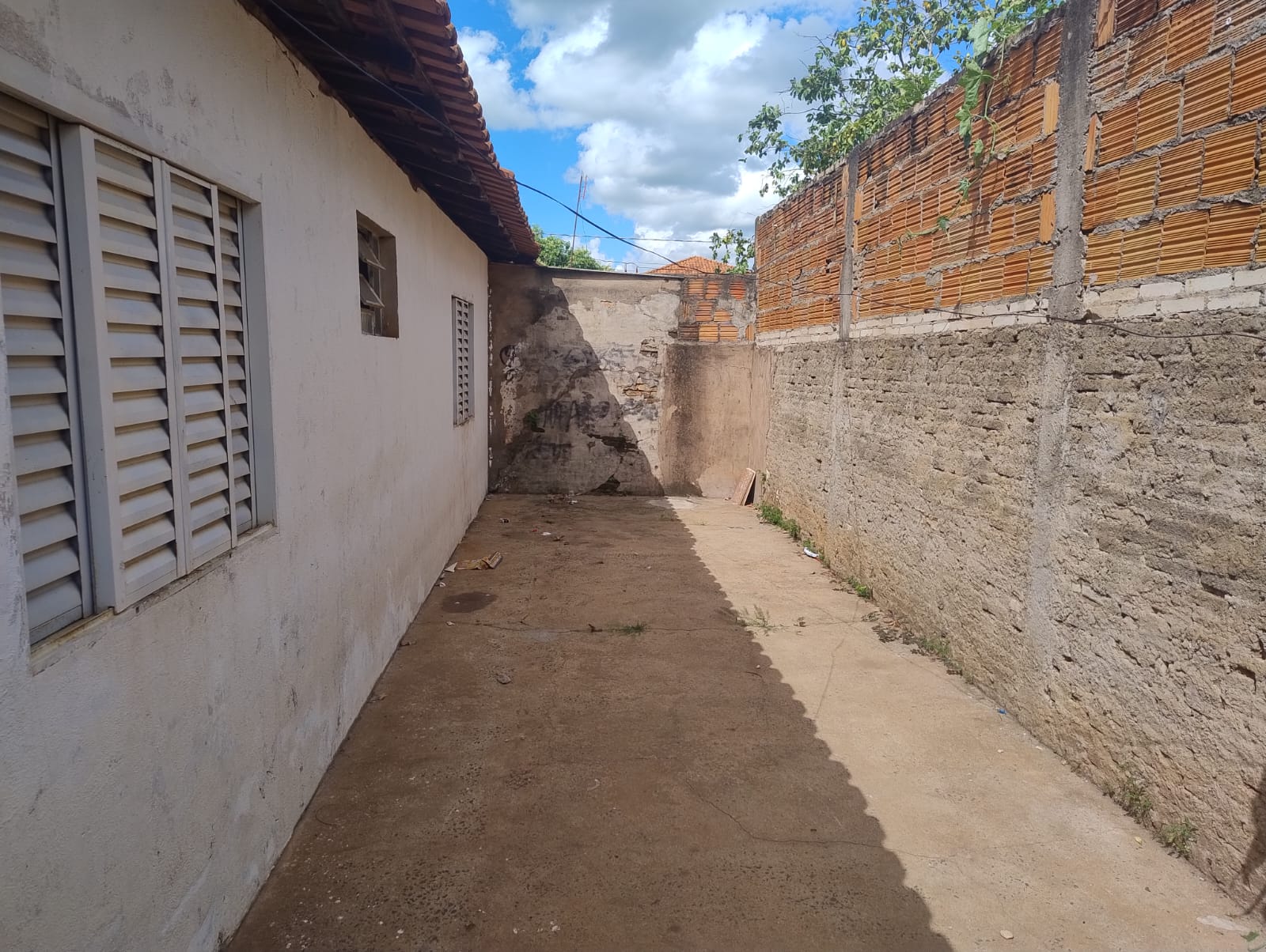 CASA COM SALÃO NO JARDIM PLANALTO