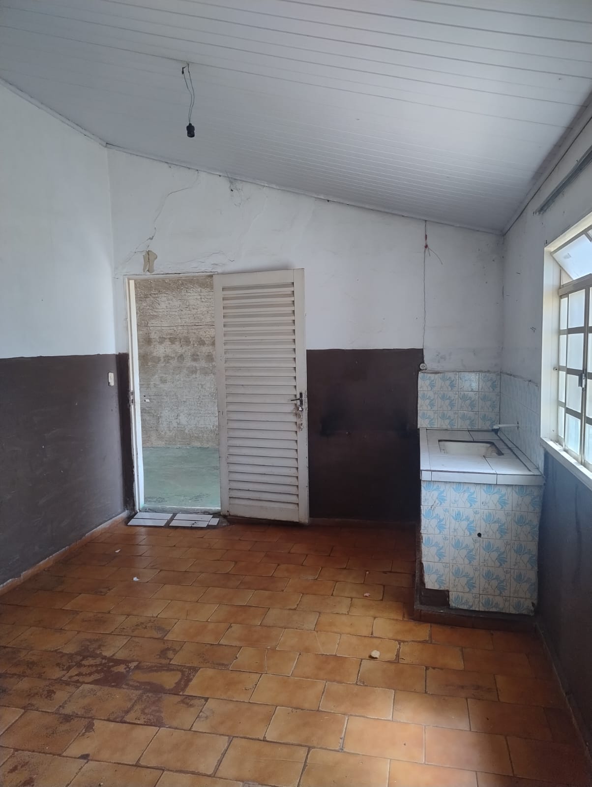 CASA COM SALÃO NO JARDIM PLANALTO