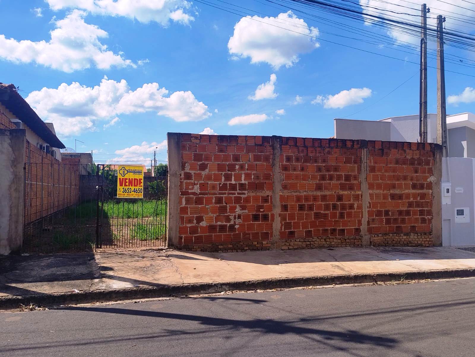 ÓTIMO TERRENO TODO MURADO NO BAIRRO SANTA LEONOR, PRÓXIMO AO GARDEN SHOPPING
