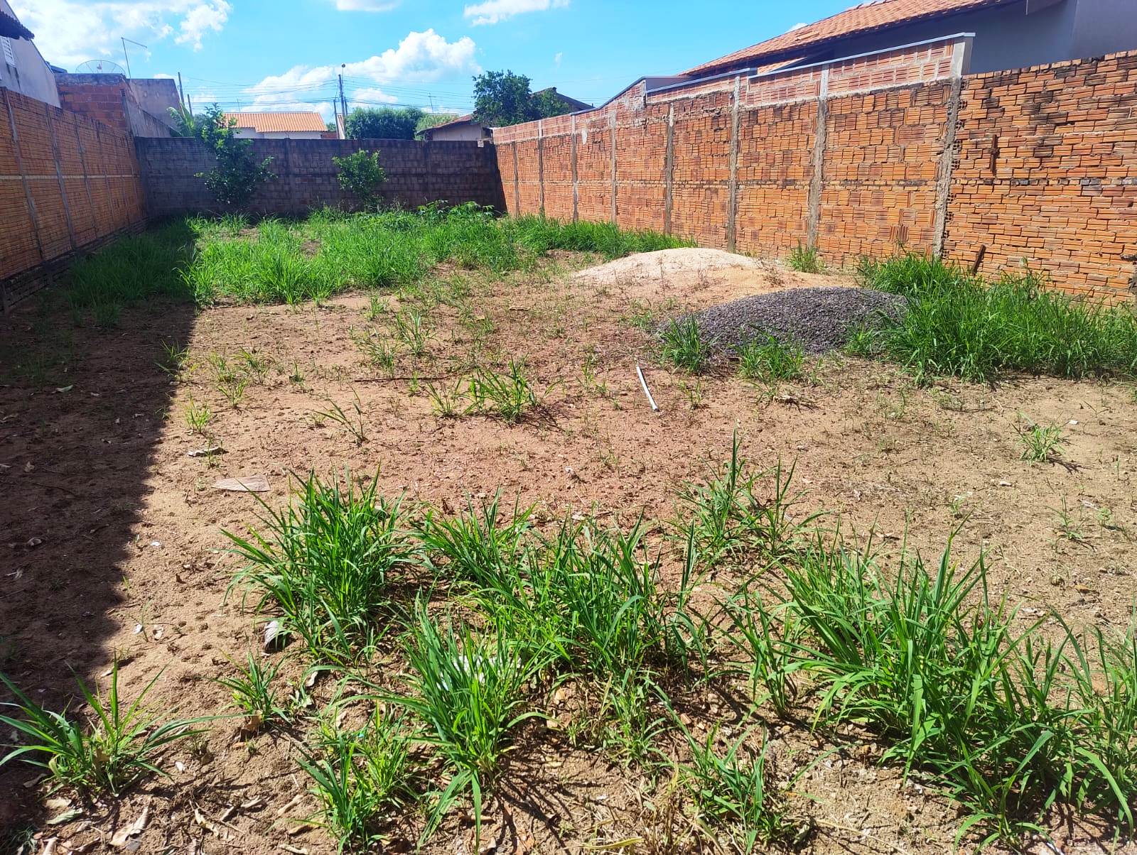 ÓTIMO TERRENO TODO MURADO NO BAIRRO SANTA LEONOR, PRÓXIMO AO GARDEN SHOPPING