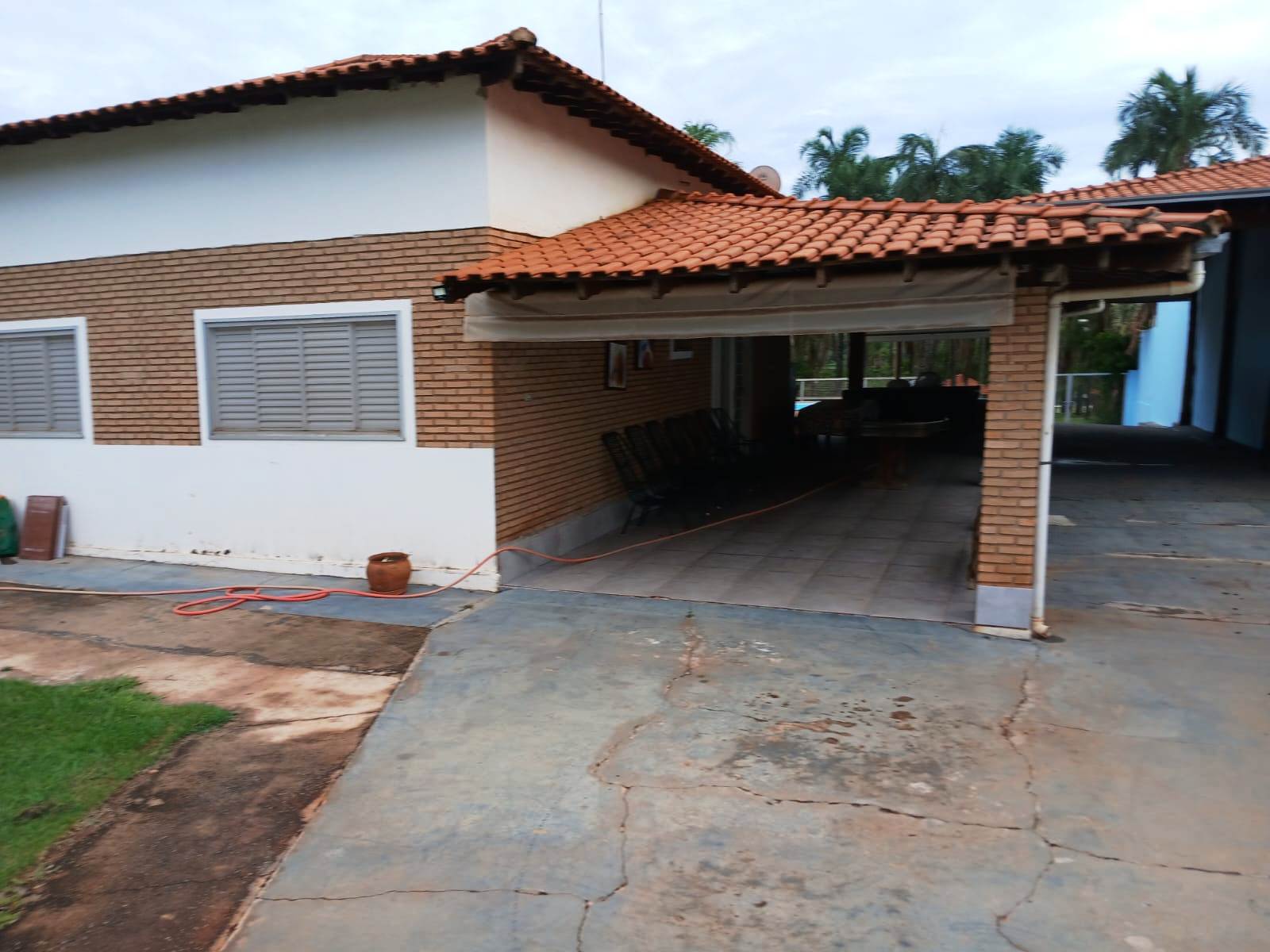 EXCELENTE RANCHO NA PARTE DE BAIXO DO BELVEDERE