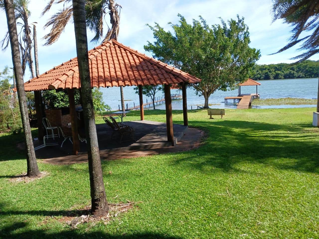 EXCELENTE RANCHO NA PARTE DE BAIXO DO BELVEDERE