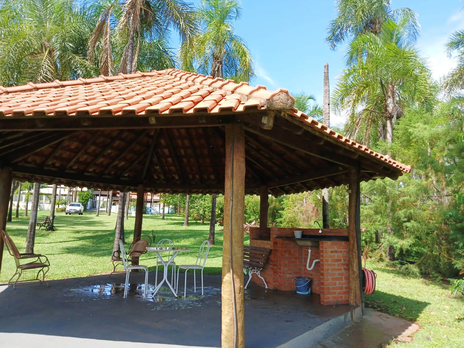 EXCELENTE RANCHO NA PARTE DE BAIXO DO BELVEDERE