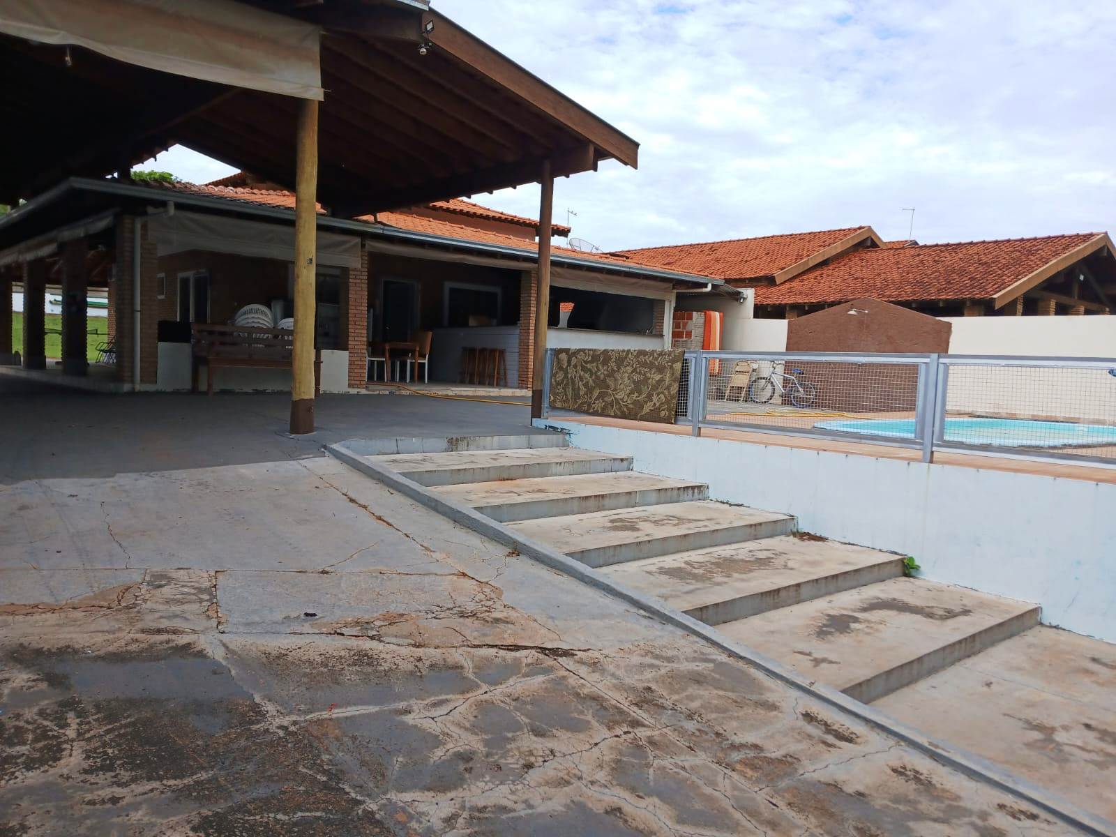 EXCELENTE RANCHO NA PARTE DE BAIXO DO BELVEDERE