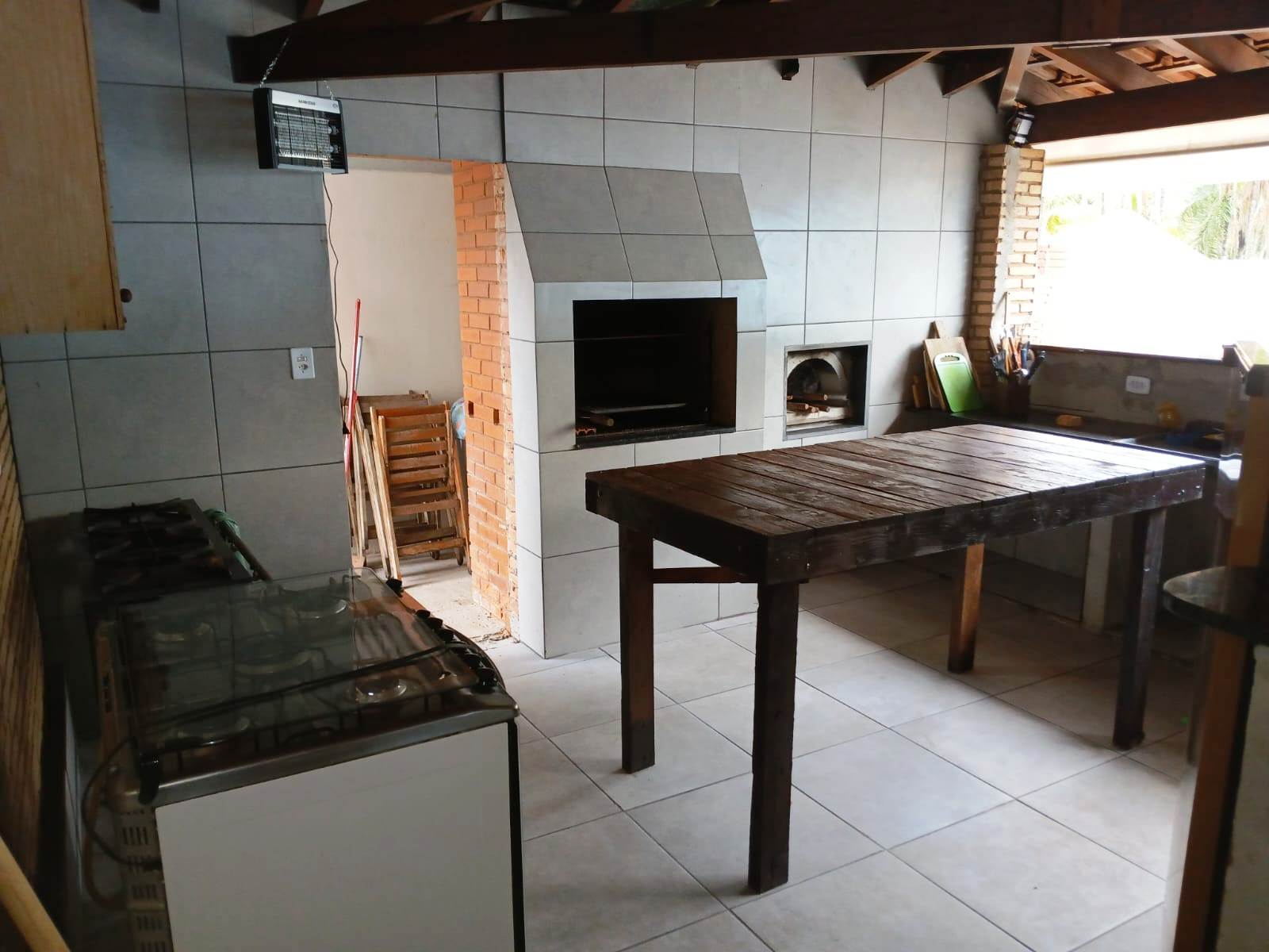 EXCELENTE RANCHO NA PARTE DE BAIXO DO BELVEDERE