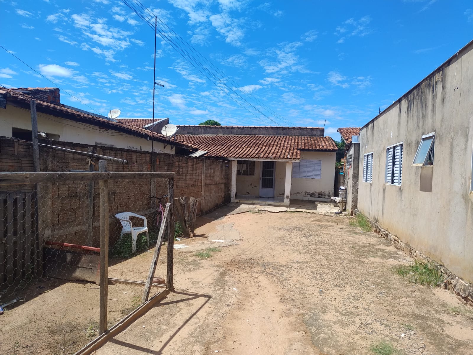 DUAS CASAS NO MESMO TERRENO NA VILA MATEUS 