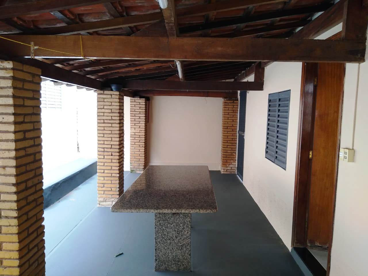 ÓTIMA CASA COM EDICULA NO FUNDO PROXIMO AO SUPERMERCADO ELDORADO