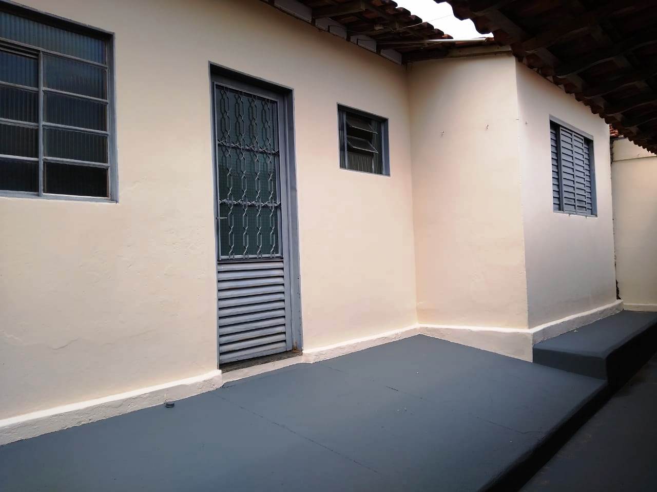 ÓTIMA CASA COM EDICULA NO FUNDO PROXIMO AO SUPERMERCADO ELDORADO