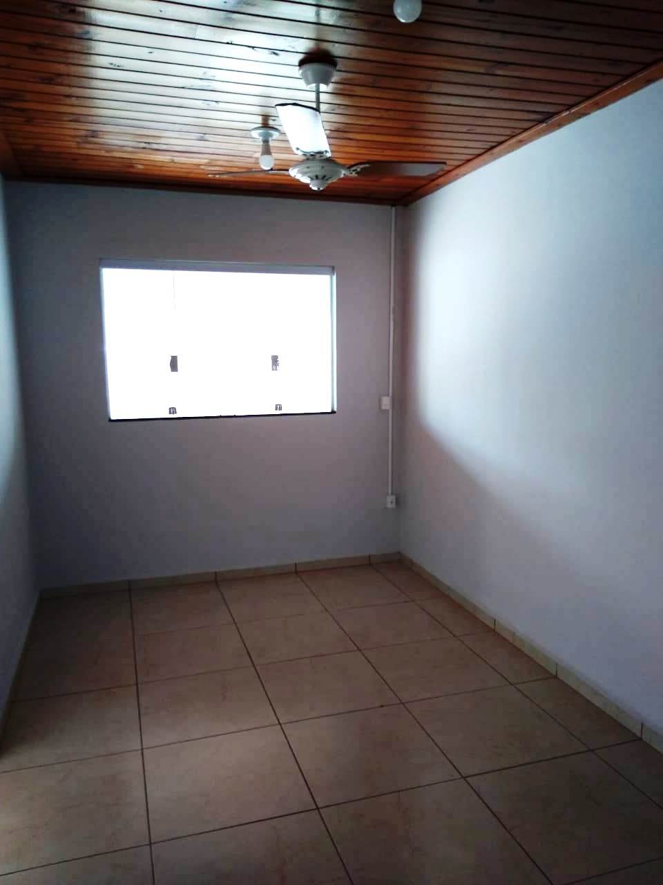 ÓTIMA CASA COM EDICULA NO FUNDO PROXIMO AO SUPERMERCADO ELDORADO