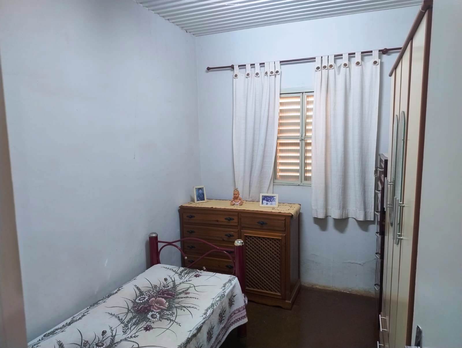 CASA DE ESQUINA PERTINHO DA FUNEPE