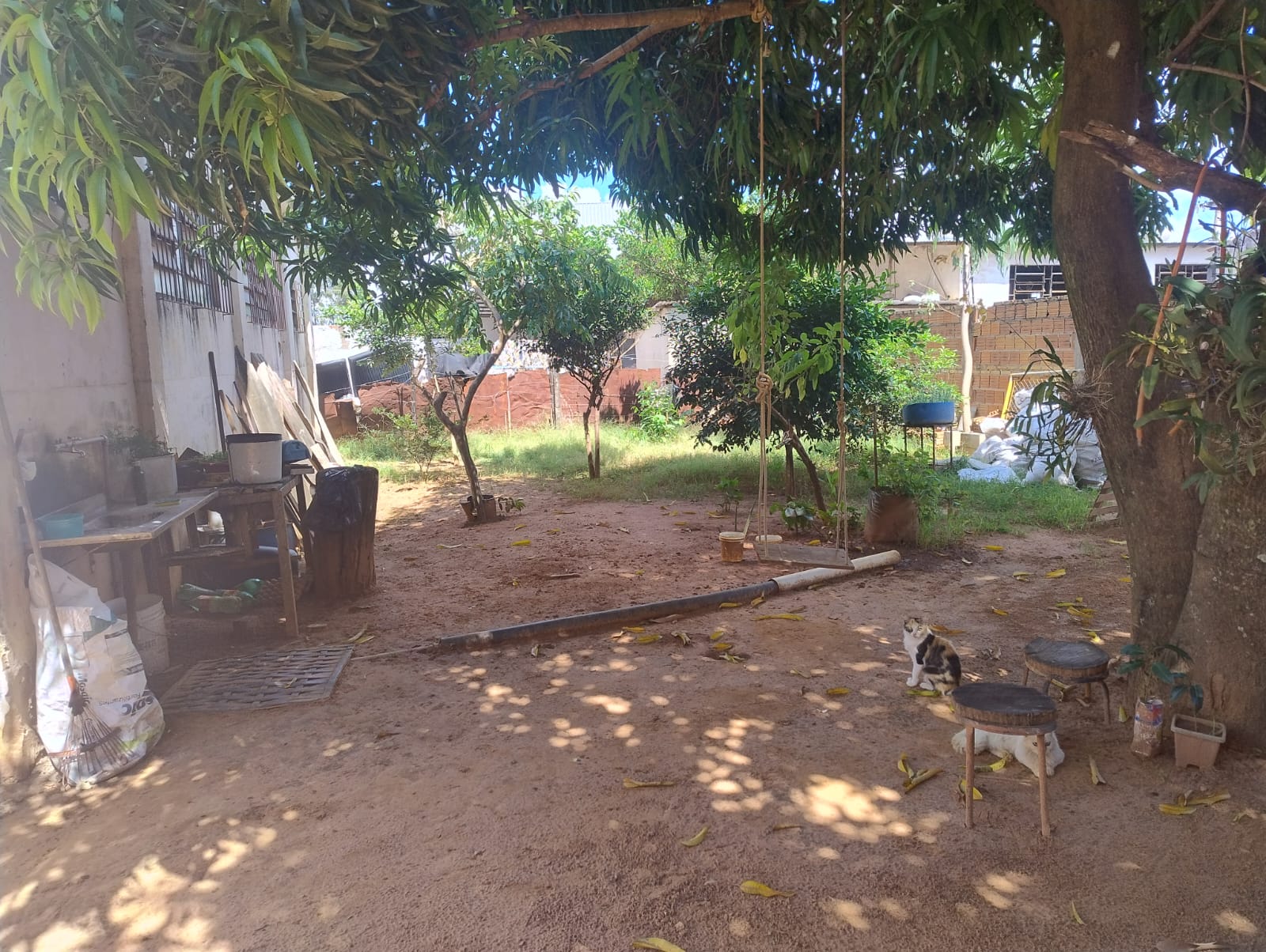 ÓTIMO TERRENO COM BARRACÃO COMERCIAL NO PARQUE INDUSTRIAL 