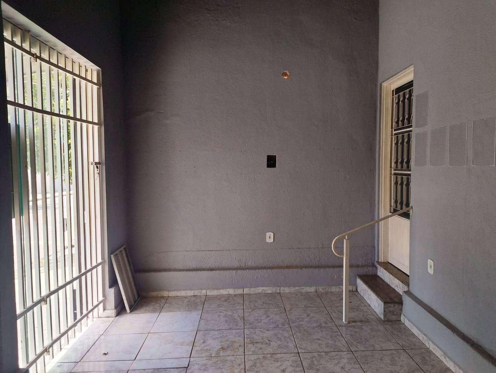 IMÓVEL COMERCIAL COM EDICULA NOS FUNDOS