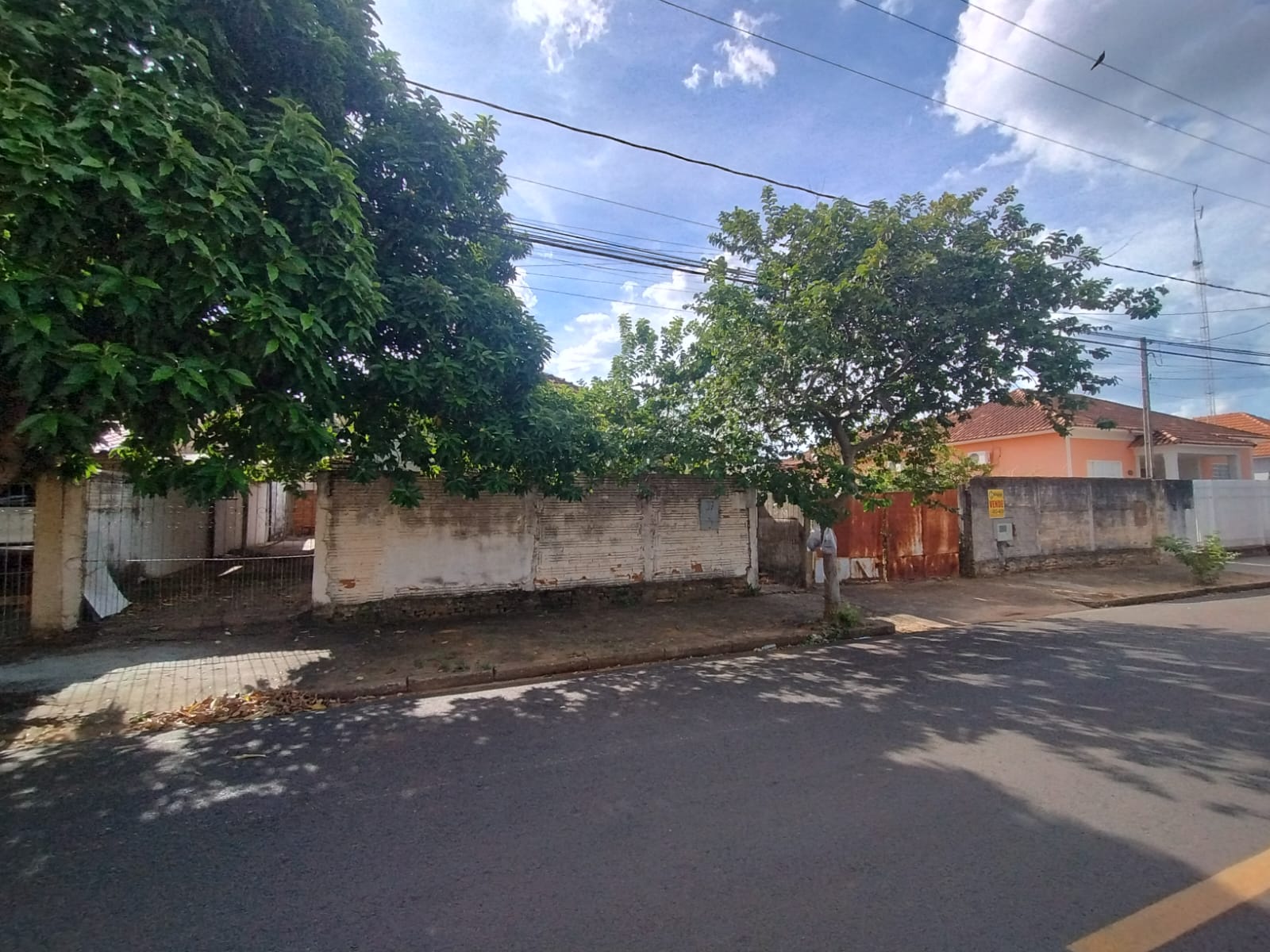 DOIS TERRENOS JUNTOS NA VILA FÁTIMA 