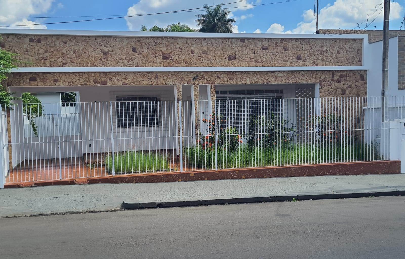 CASA NO CENTRO, ÓTIMA LOCALIZAÇÃO