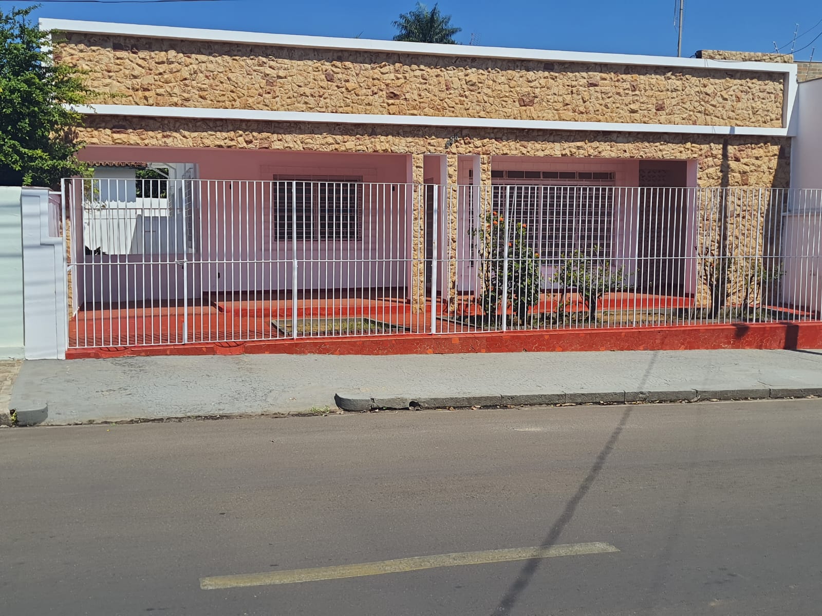 CASA NO CENTRO, ÓTIMA LOCALIZAÇÃO