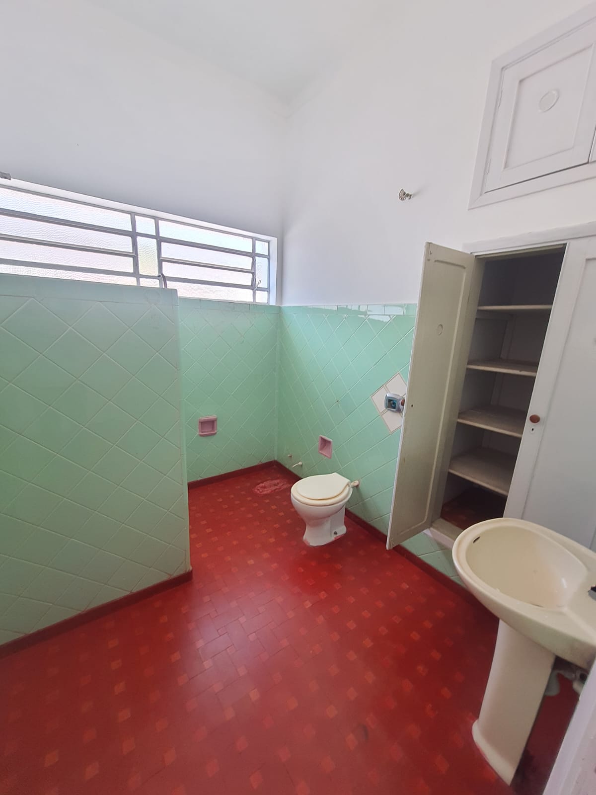 CASA NO CENTRO, ÓTIMA LOCALIZAÇÃO