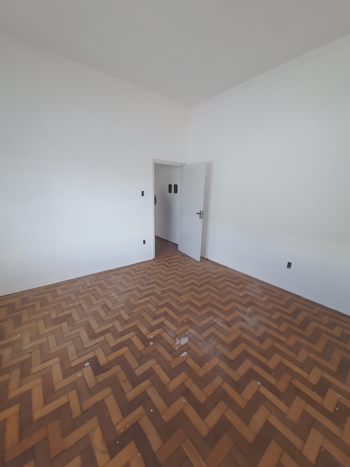 CASA NO CENTRO, ÓTIMA LOCALIZAÇÃO