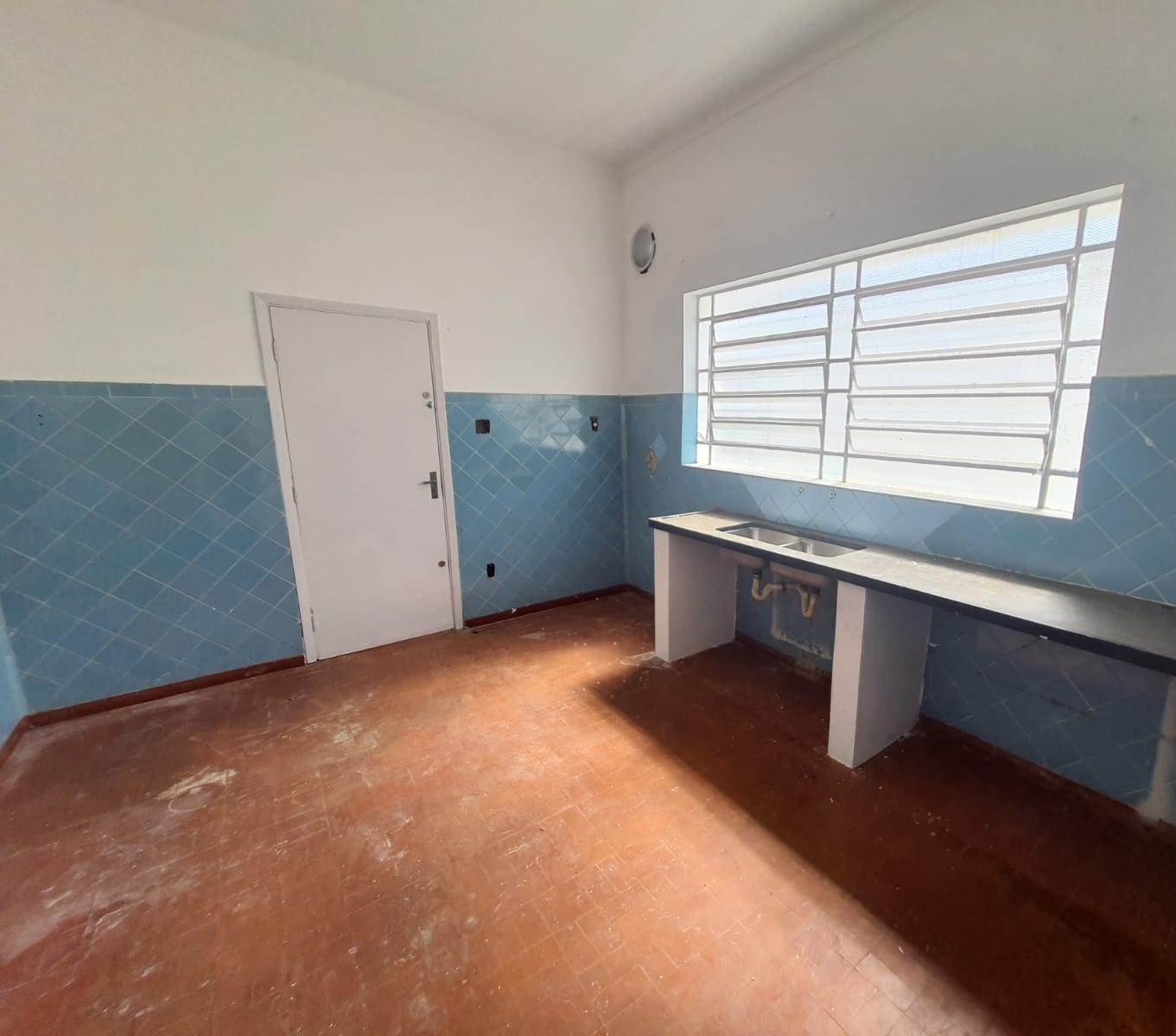 CASA NO CENTRO, ÓTIMA LOCALIZAÇÃO