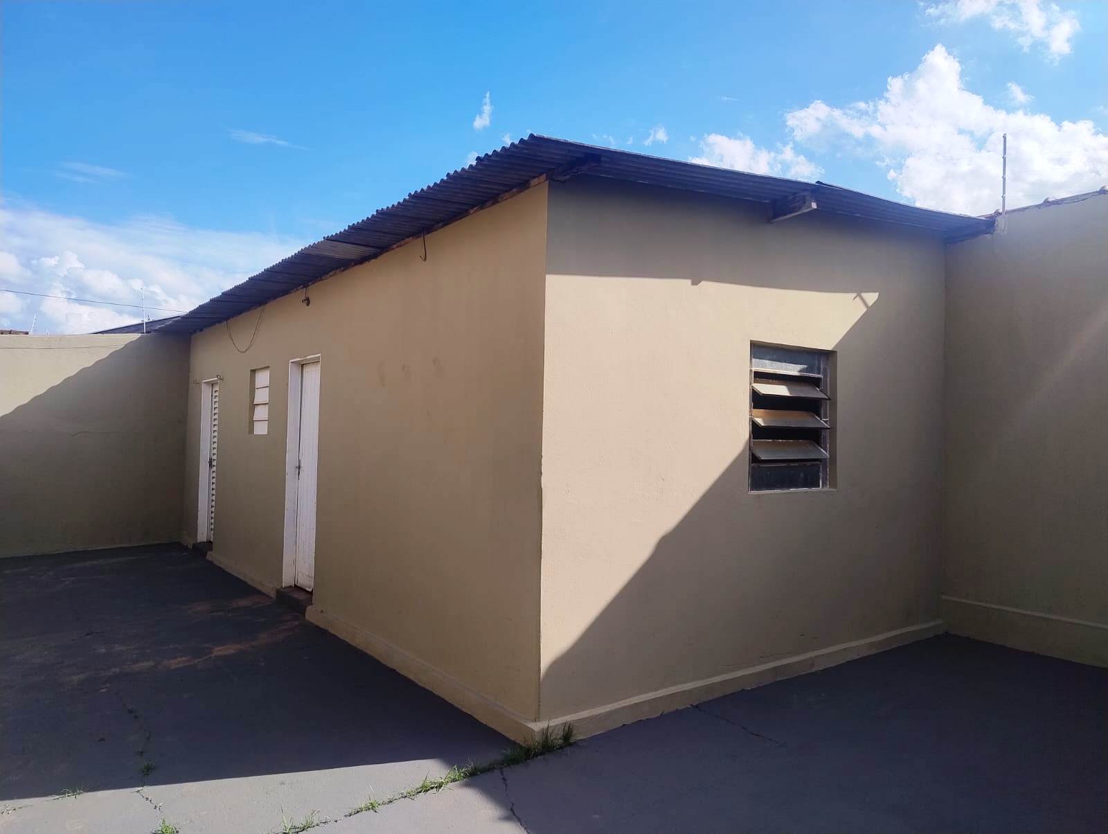 ÓTIMA CASA NO JARDIM DEL REY