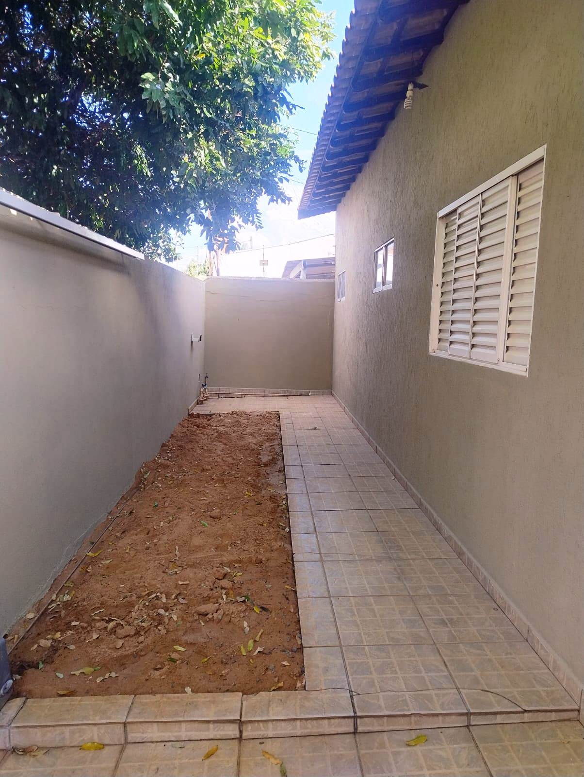 ÓTIMA CASA NO JARDIM DEL REY