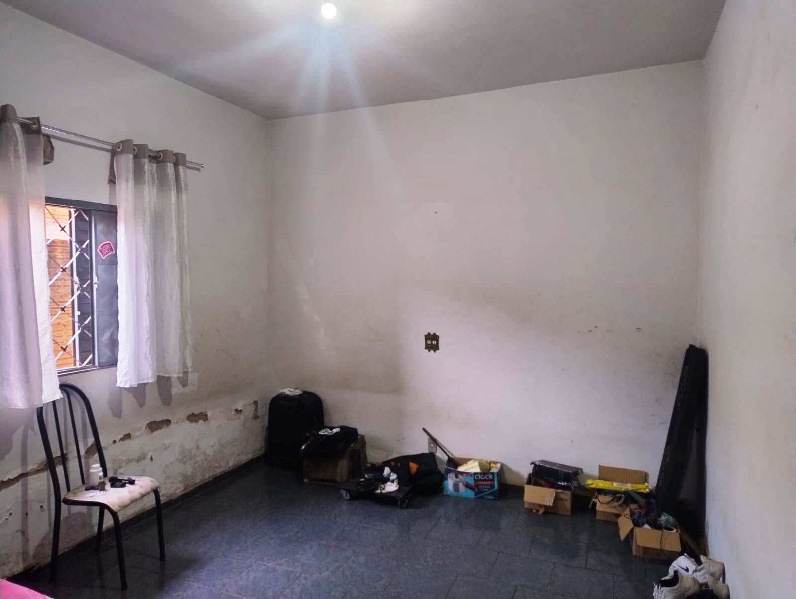 CASA COM TRÊS DORMITÓRIOS NO JARDIM PLANALTO.