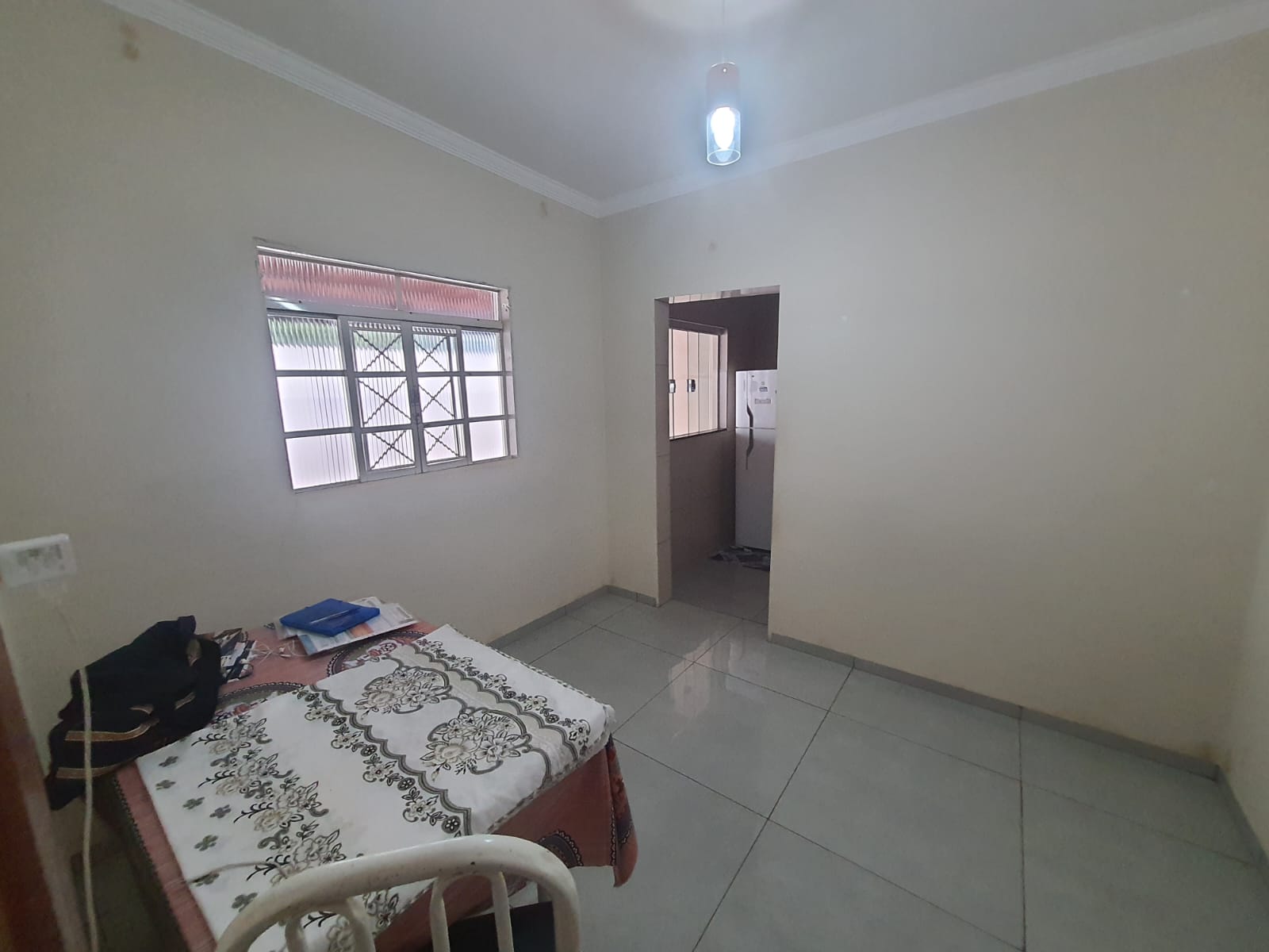 CENTRO - CASA DE ESQUINA COM TRÊS DORMITÓRIOS