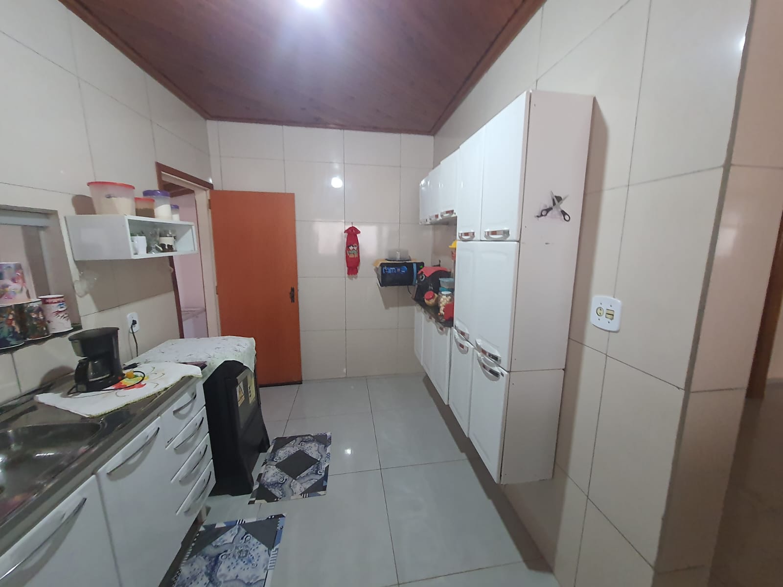 CENTRO - CASA DE ESQUINA COM TRÊS DORMITÓRIOS