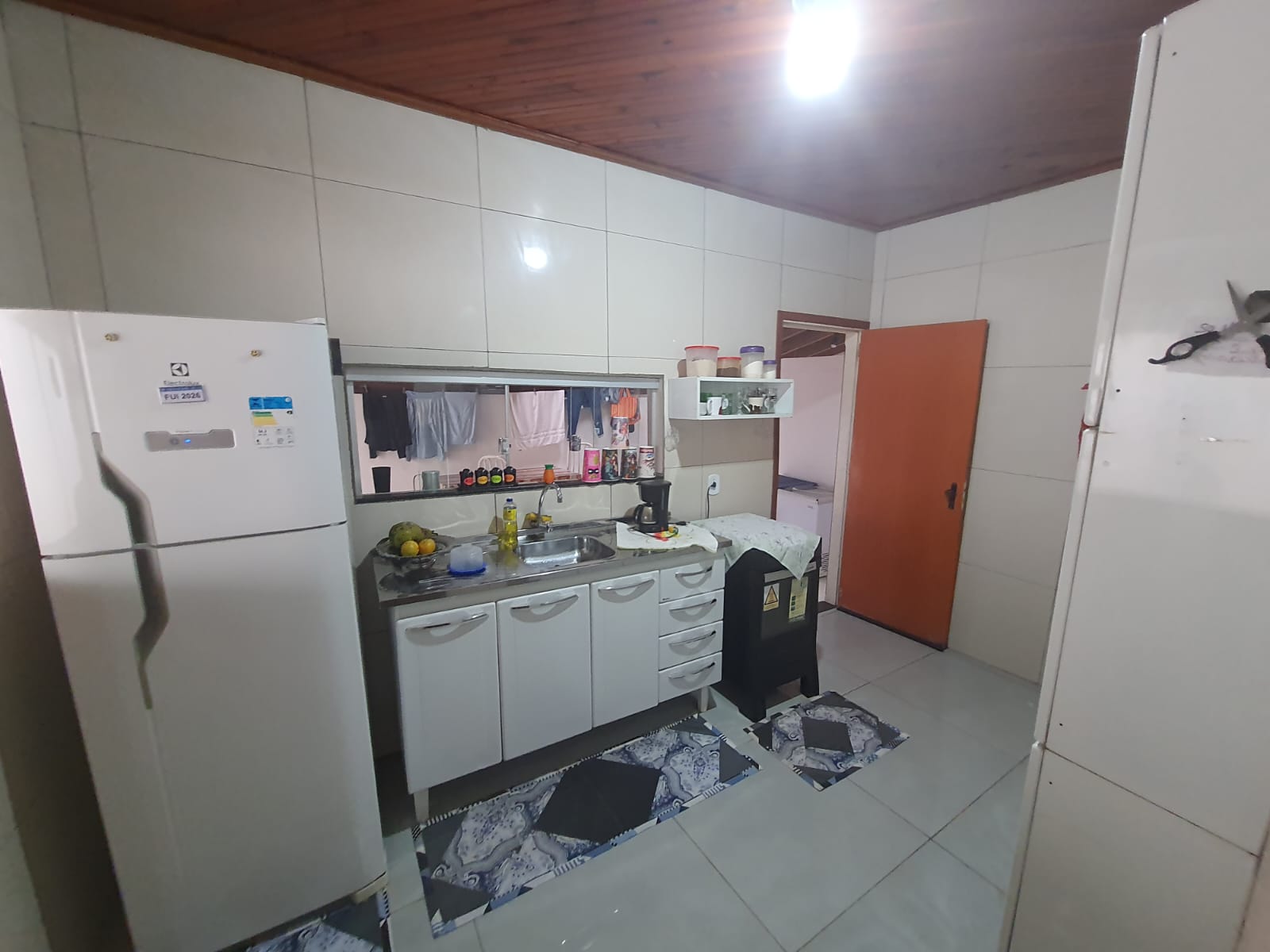 CENTRO - CASA DE ESQUINA COM TRÊS DORMITÓRIOS