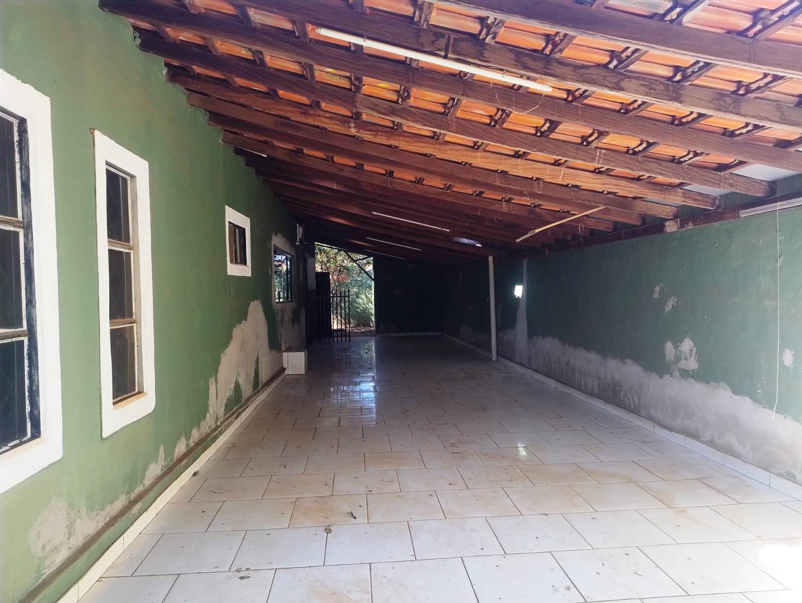 CASA COM SALÃO EM AVANHANDAVA