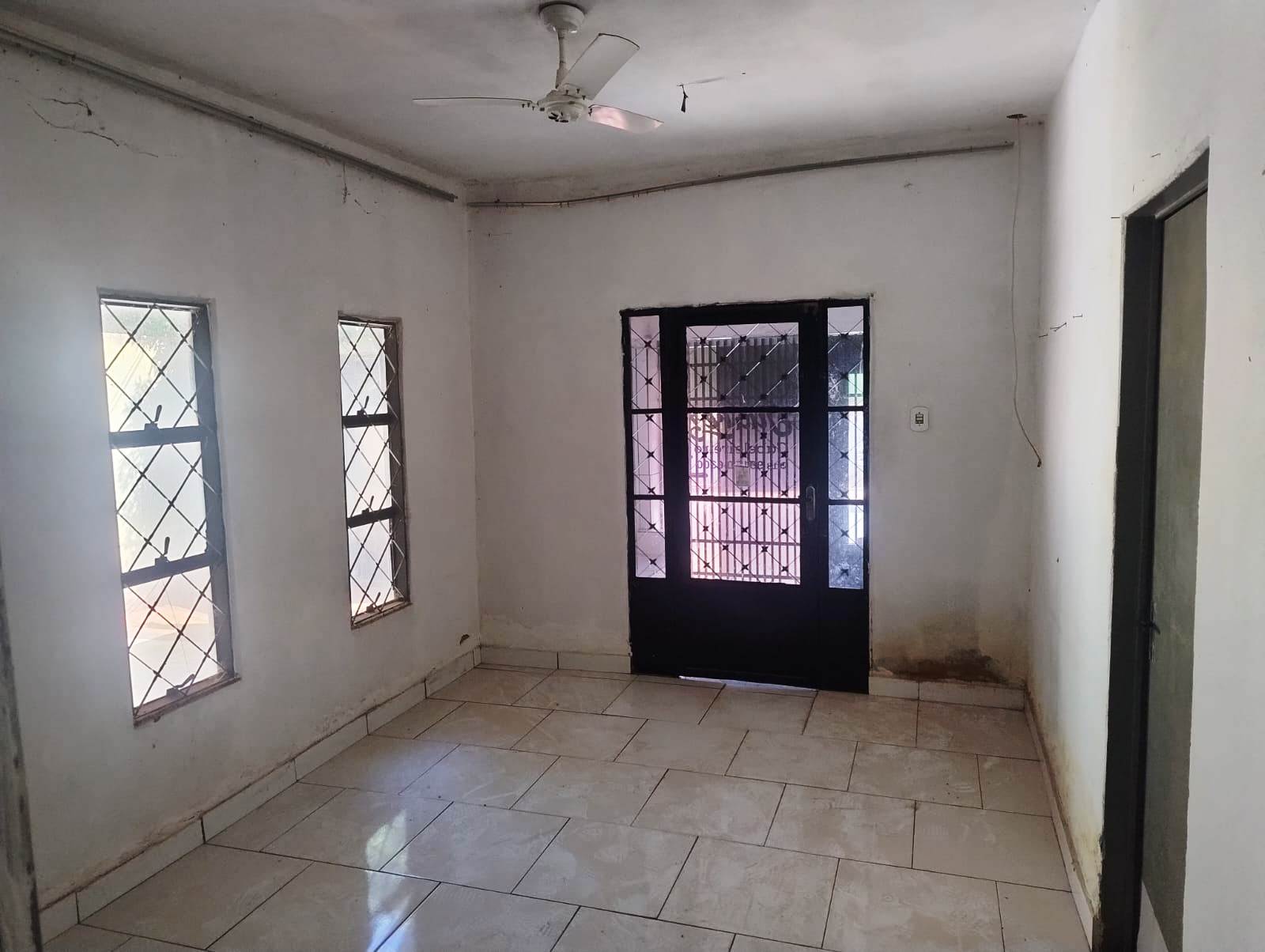 CASA COM SALÃO EM AVANHANDAVA