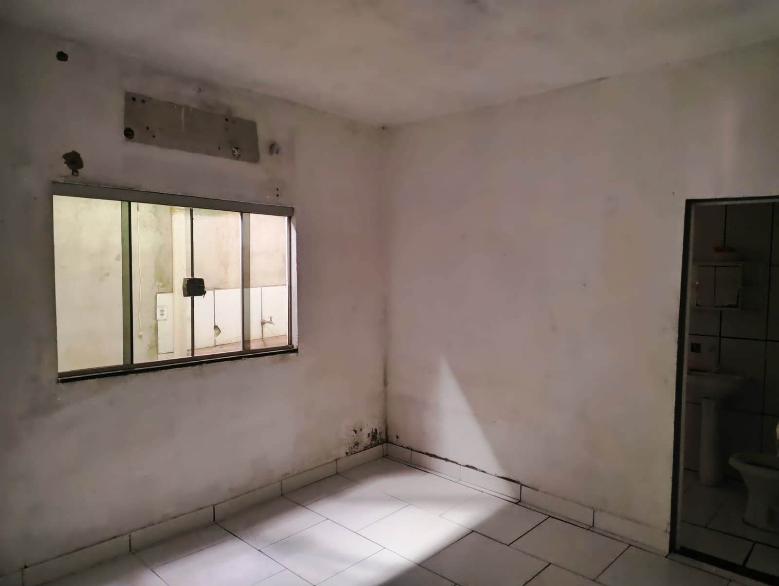 CASA COM SALÃO EM AVANHANDAVA