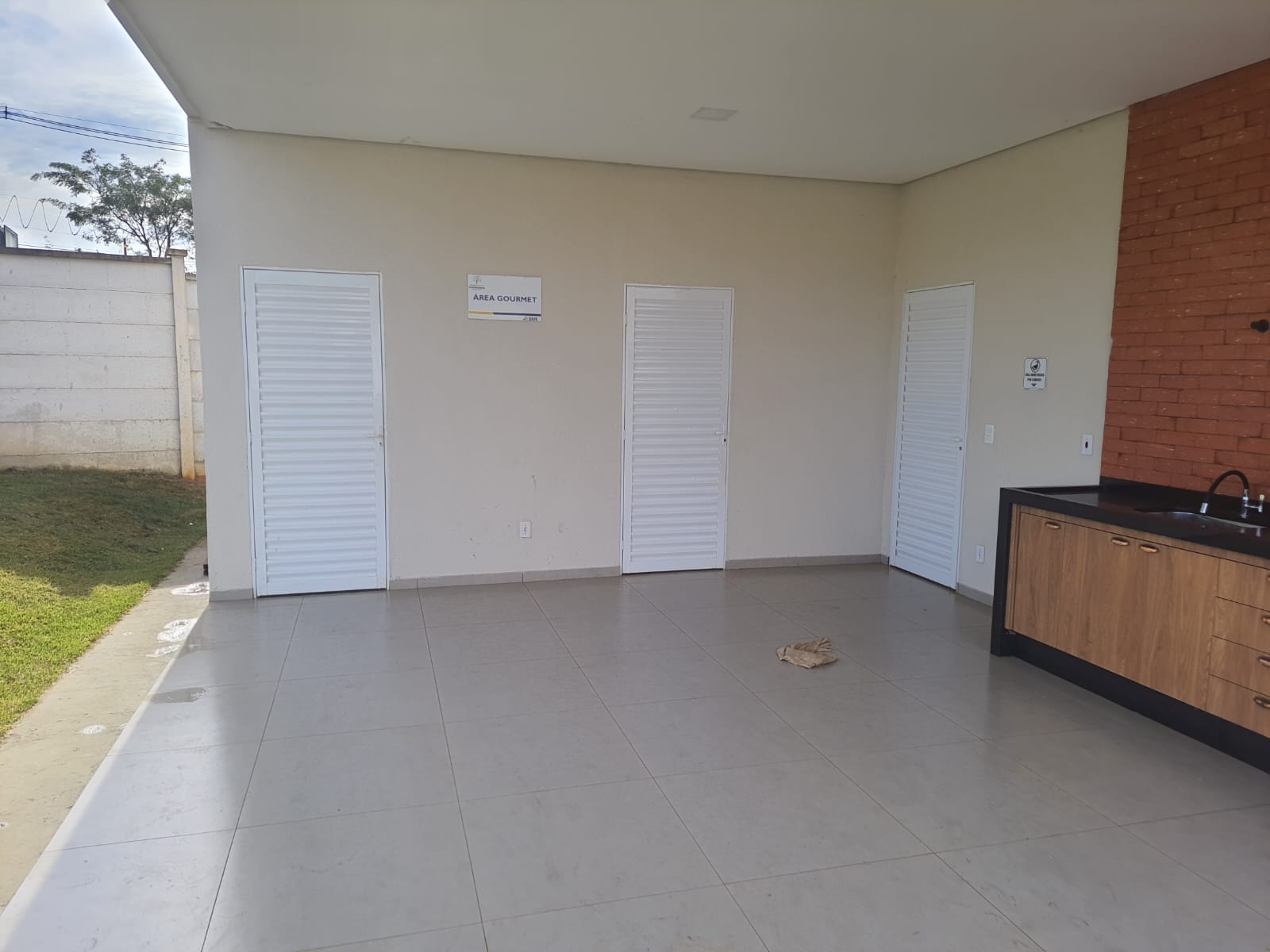 LINDA CASA NO CONDOMÍNIO PITANGUEIRAS, ABAIXO DO PREÇO DE MERCADO