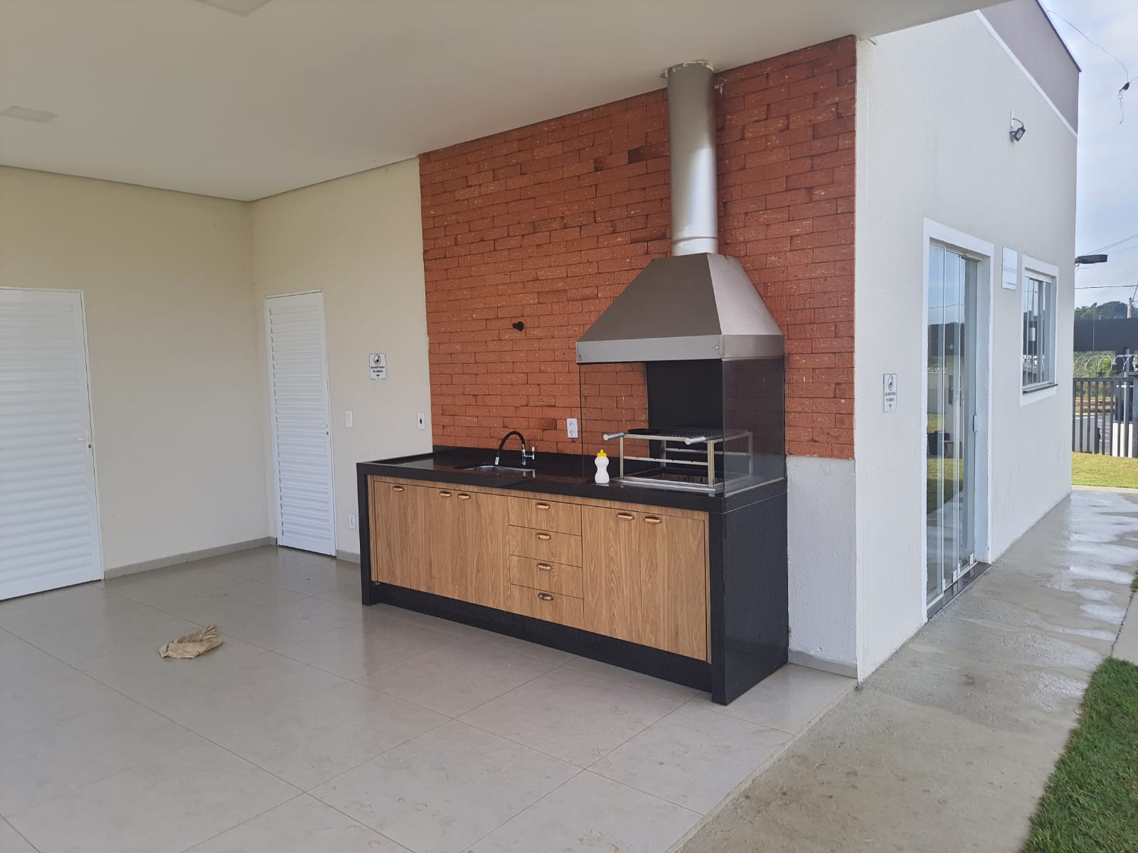 LINDA CASA NO CONDOMÍNIO PITANGUEIRAS, ABAIXO DO PREÇO DE MERCADO