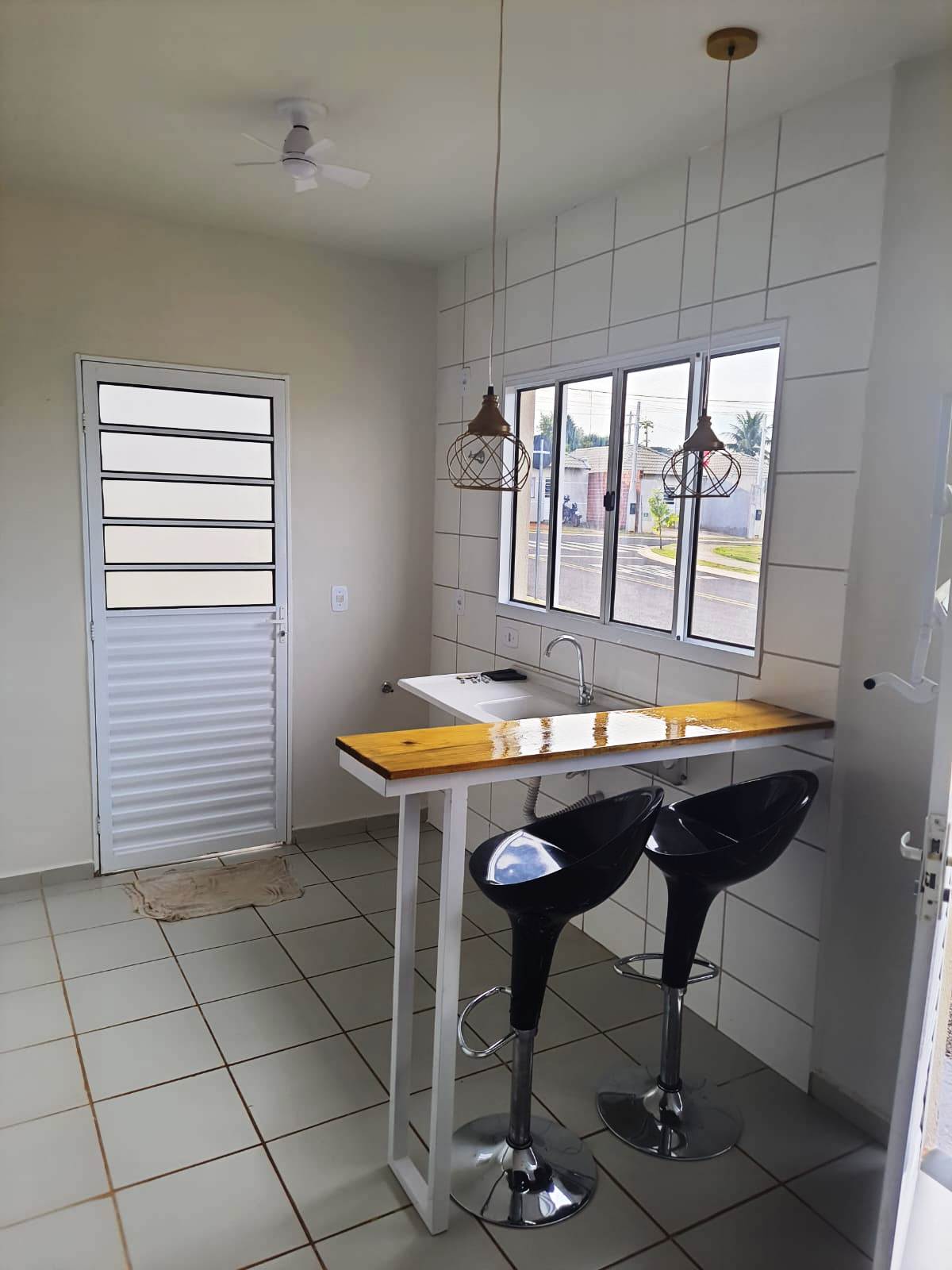 LINDA CASA NO CONDOMÍNIO PITANGUEIRAS, ABAIXO DO PREÇO DE MERCADO