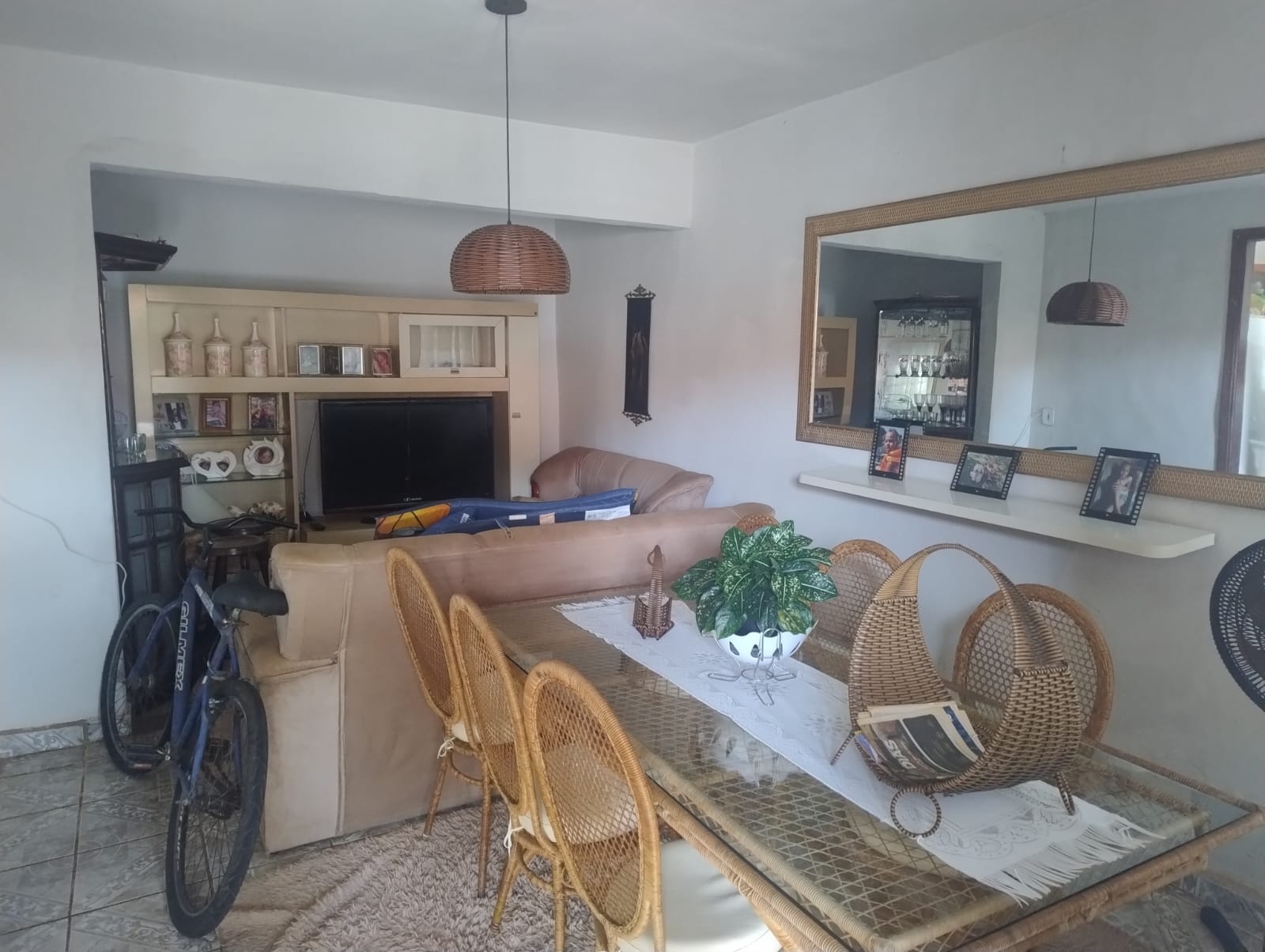 ÓTIMO INVESTIMENTO, DUAS CASAS NO MESMO TERRENO