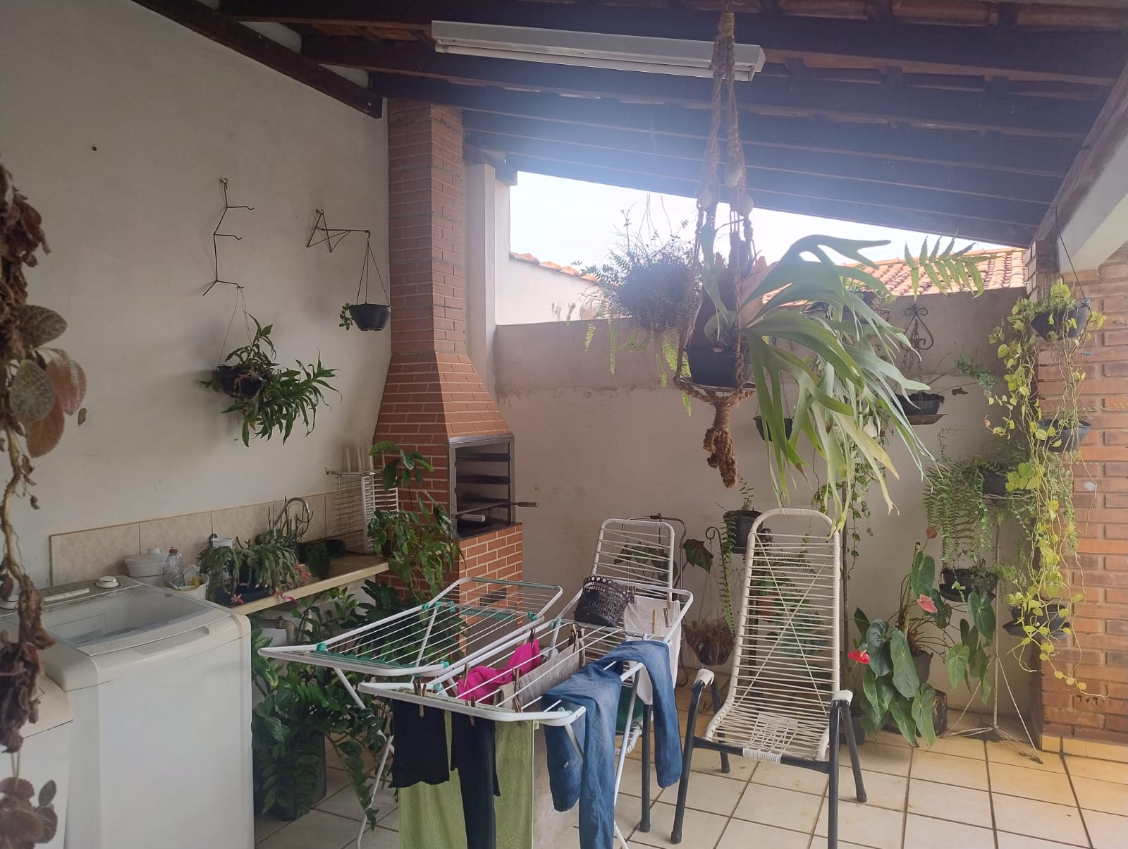 ÓTIMO INVESTIMENTO, DUAS CASAS NO MESMO TERRENO