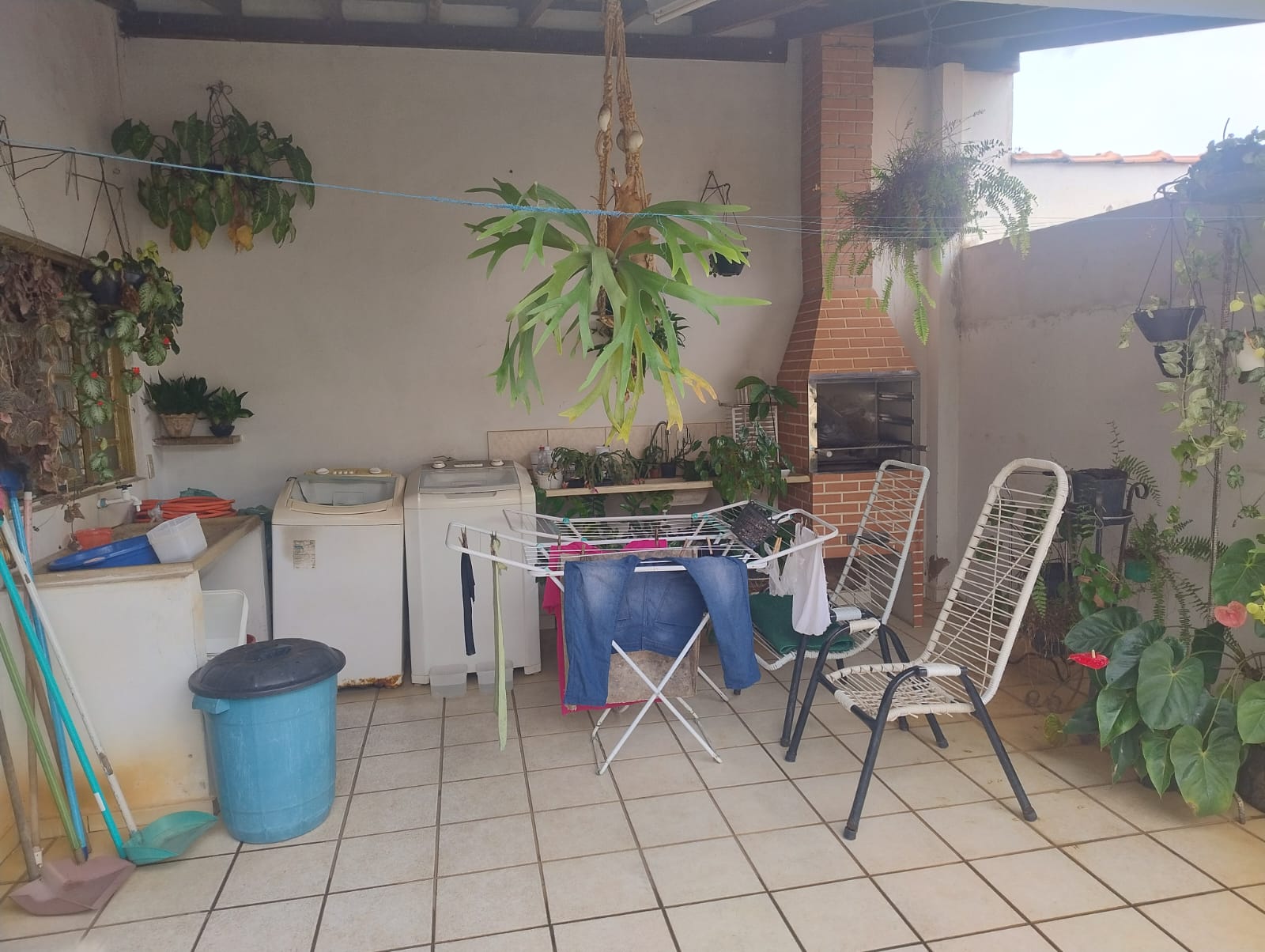 ÓTIMO INVESTIMENTO, DUAS CASAS NO MESMO TERRENO