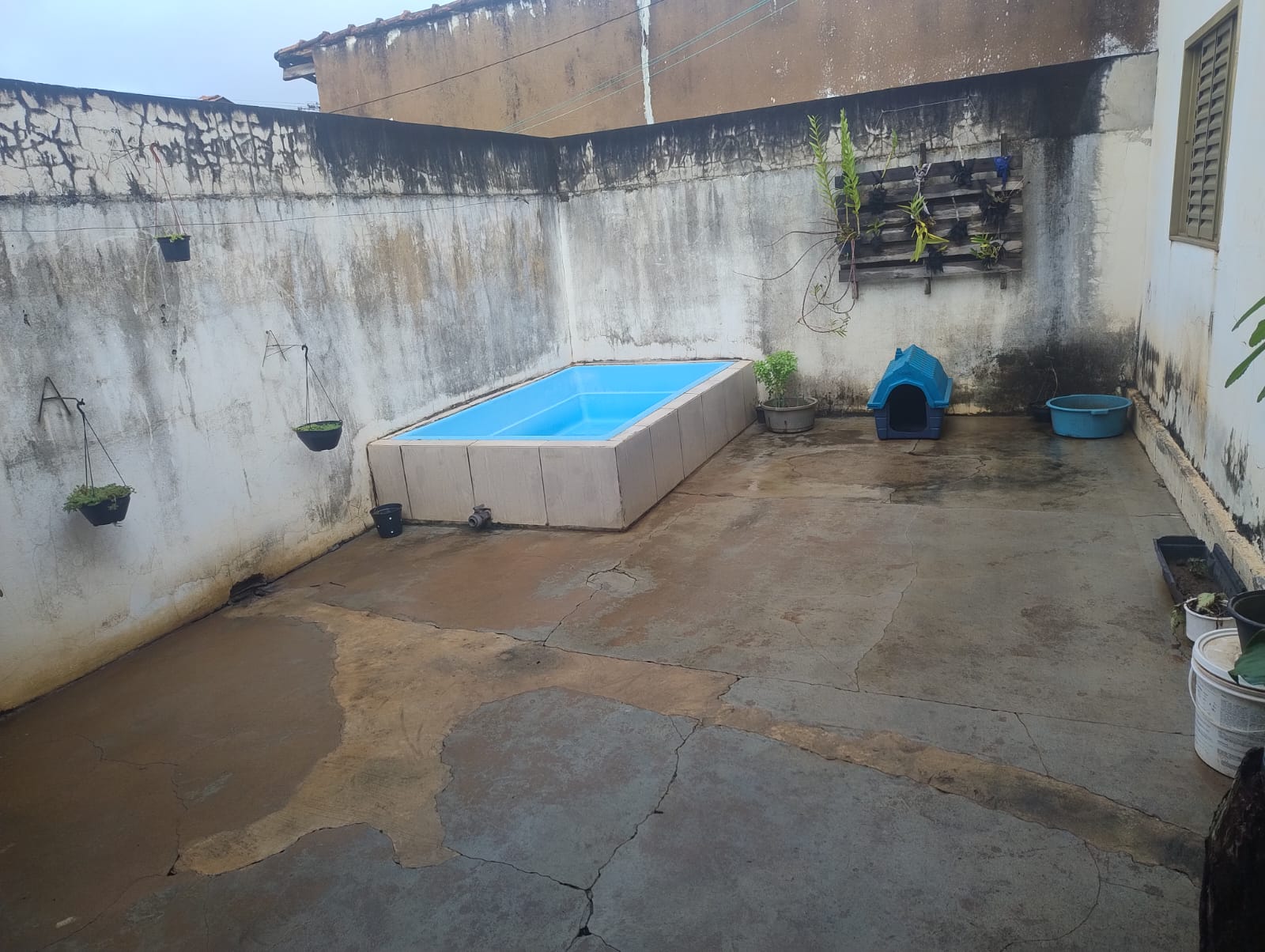 ÓTIMO INVESTIMENTO, DUAS CASAS NO MESMO TERRENO