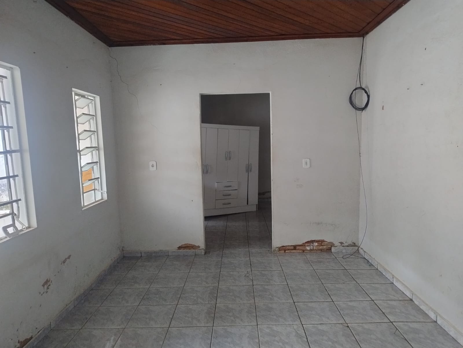 ÓTIMO INVESTIMENTO, DUAS CASAS NO MESMO TERRENO