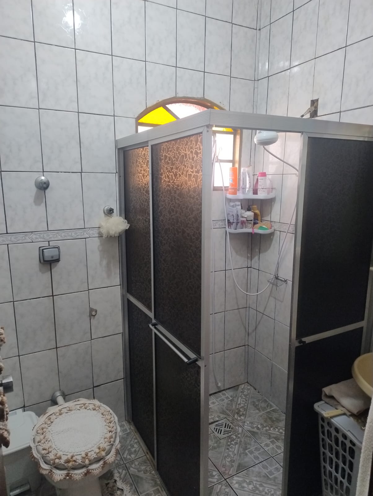 ÓTIMO INVESTIMENTO, DUAS CASAS NO MESMO TERRENO