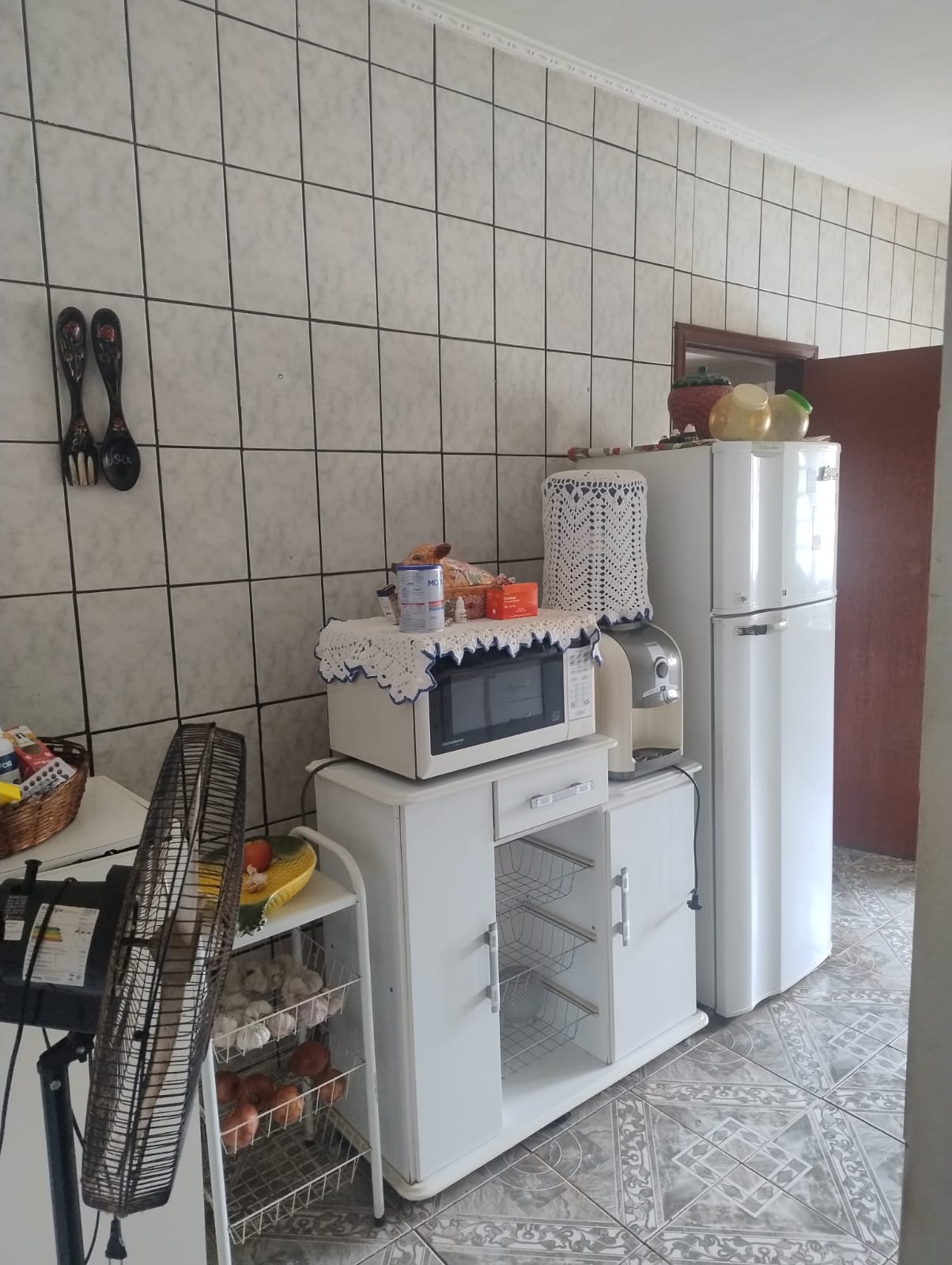 ÓTIMO INVESTIMENTO, DUAS CASAS NO MESMO TERRENO