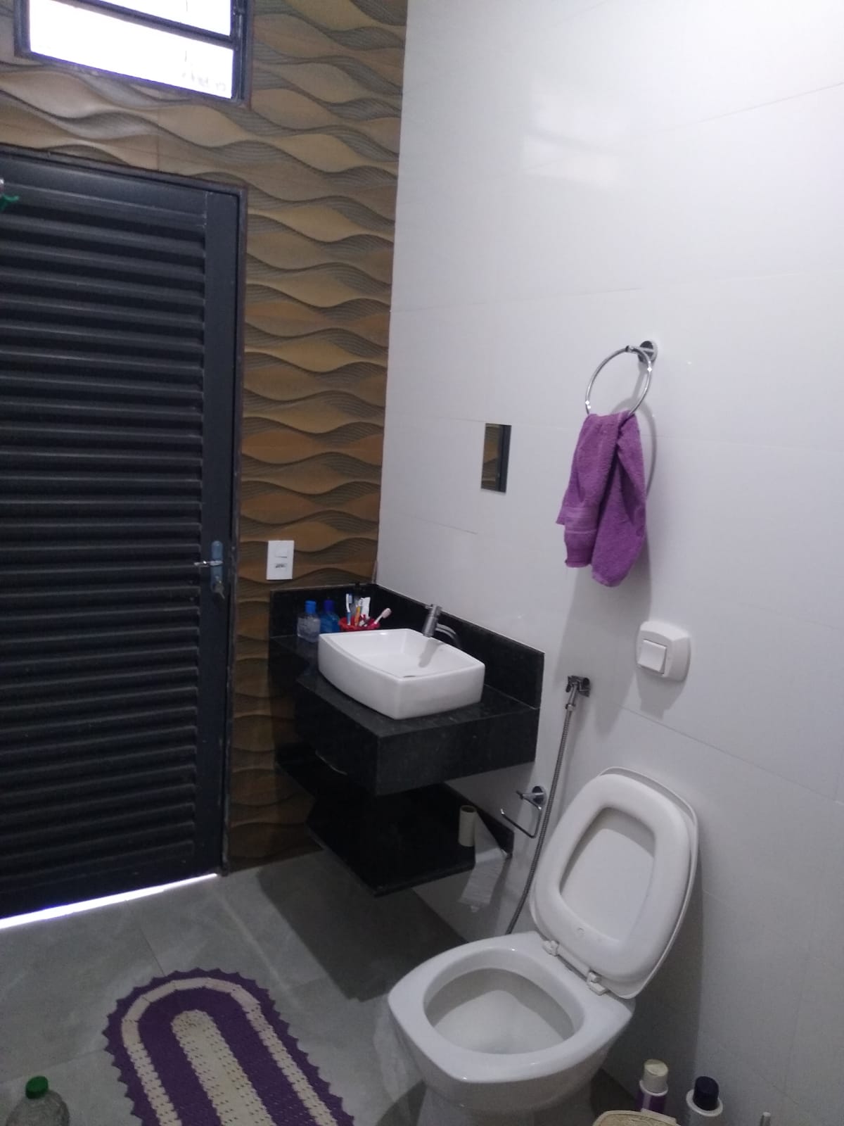 CASA COM 3 DORMITÓRIOS NO SANTA LEONOR