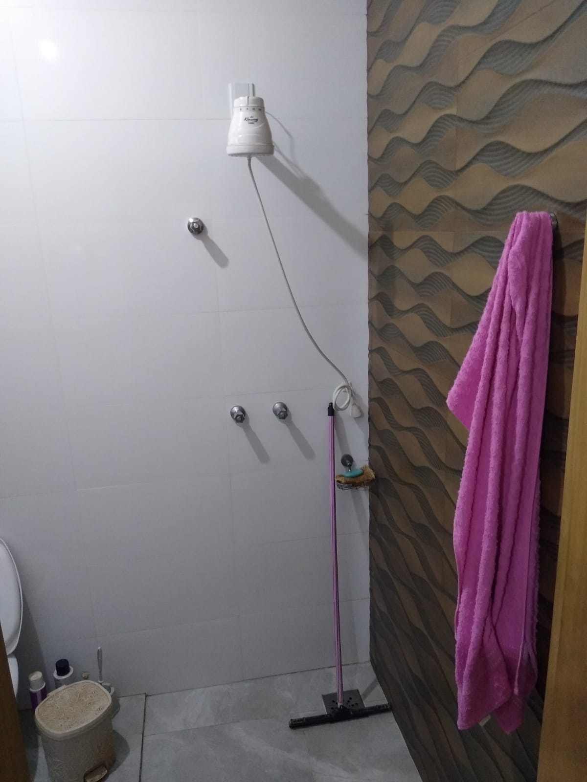 CASA COM 3 DORMITÓRIOS NO SANTA LEONOR