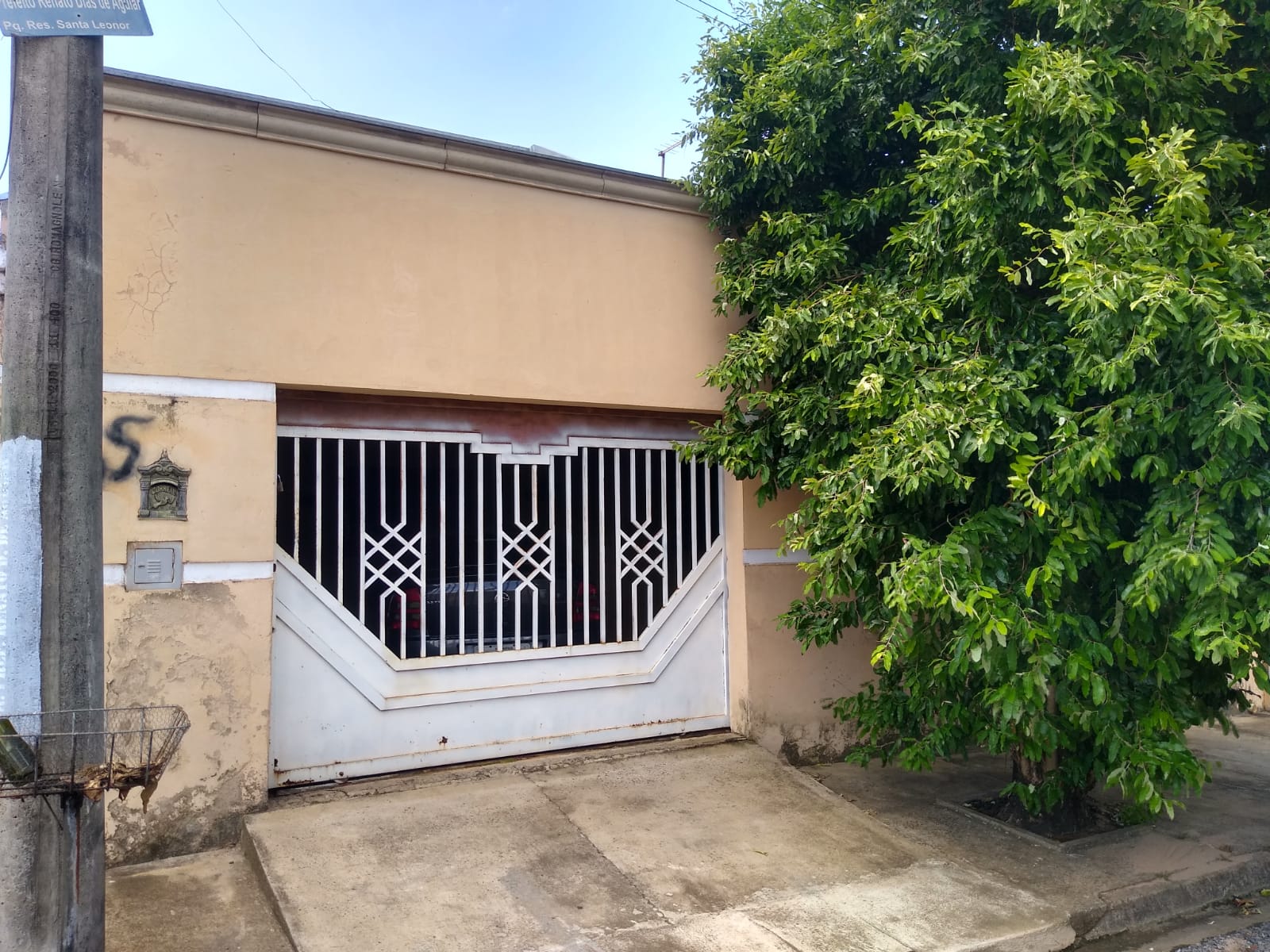 CASA COM 3 DORMITÓRIOS NO SANTA LEONOR