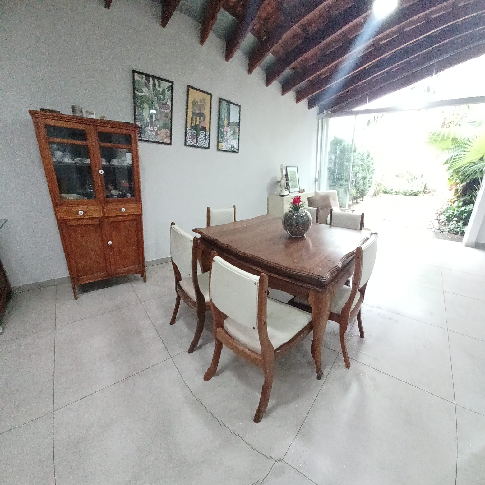 LINDA CASA NO RESIDENCIAL FERNANDA