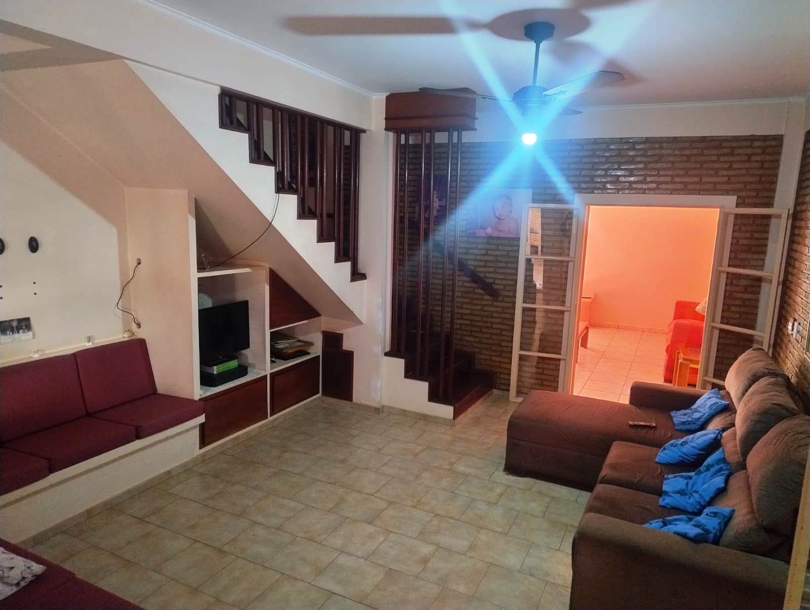 ÓTIMO SALÃO COMERCIAL COM ÓTIMA CASA NOS FUNDOS, NO CENTRO