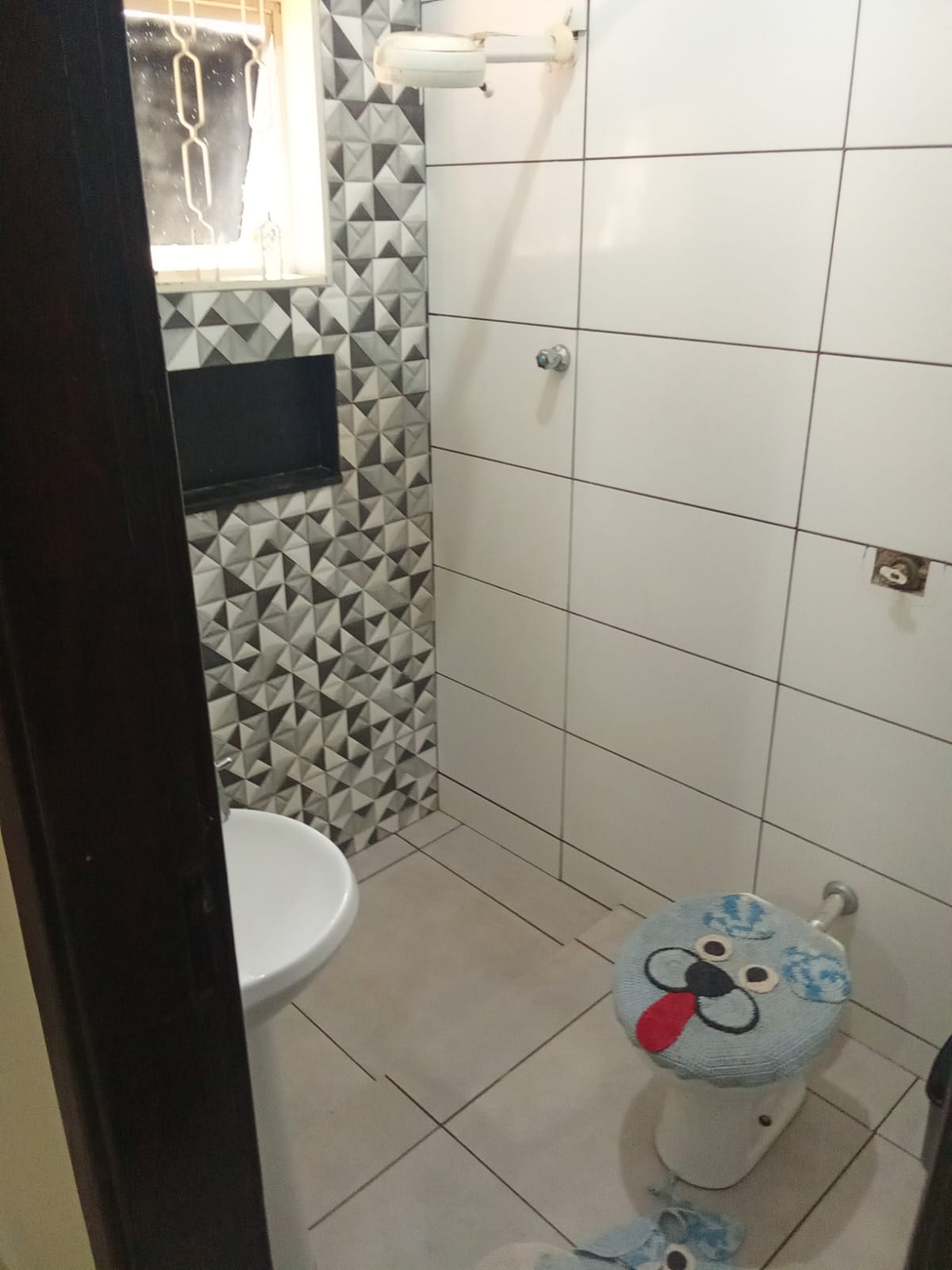 LINDO RANCHO NA BEIRA DA ÁGUA, COM PAZ E CONFORTO