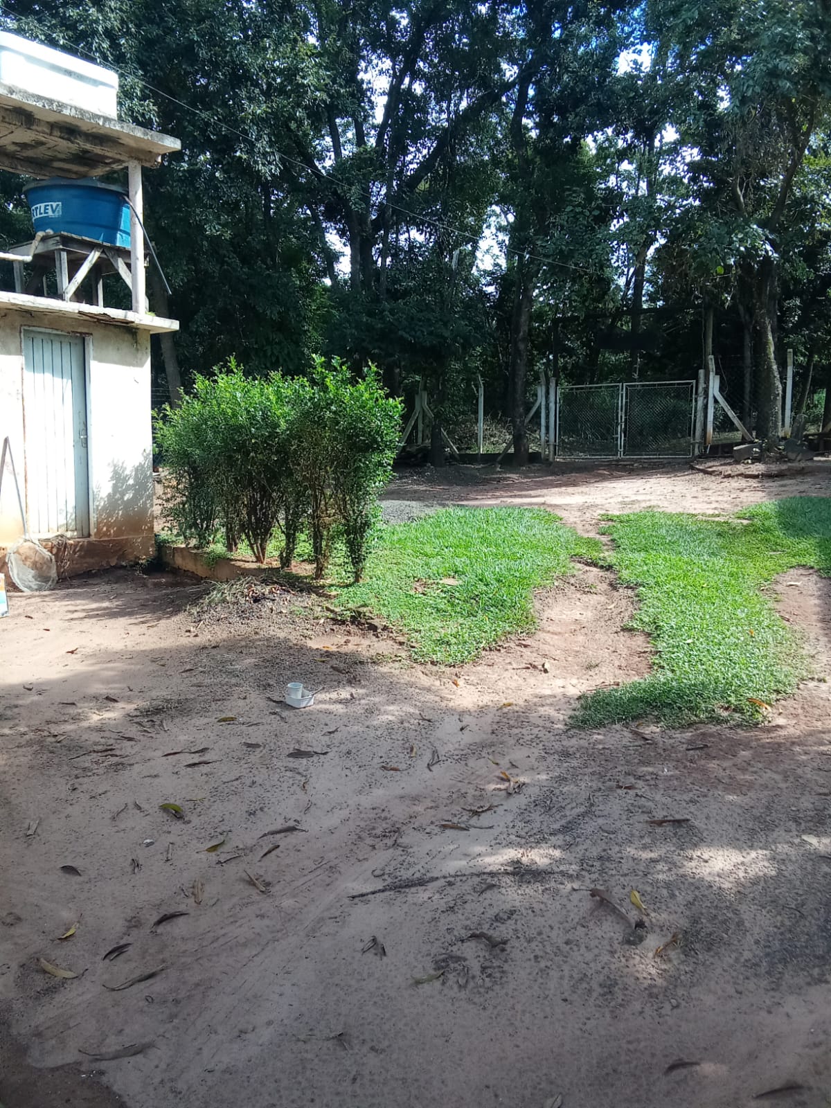LINDO RANCHO NA BEIRA DA ÁGUA, COM PAZ E CONFORTO