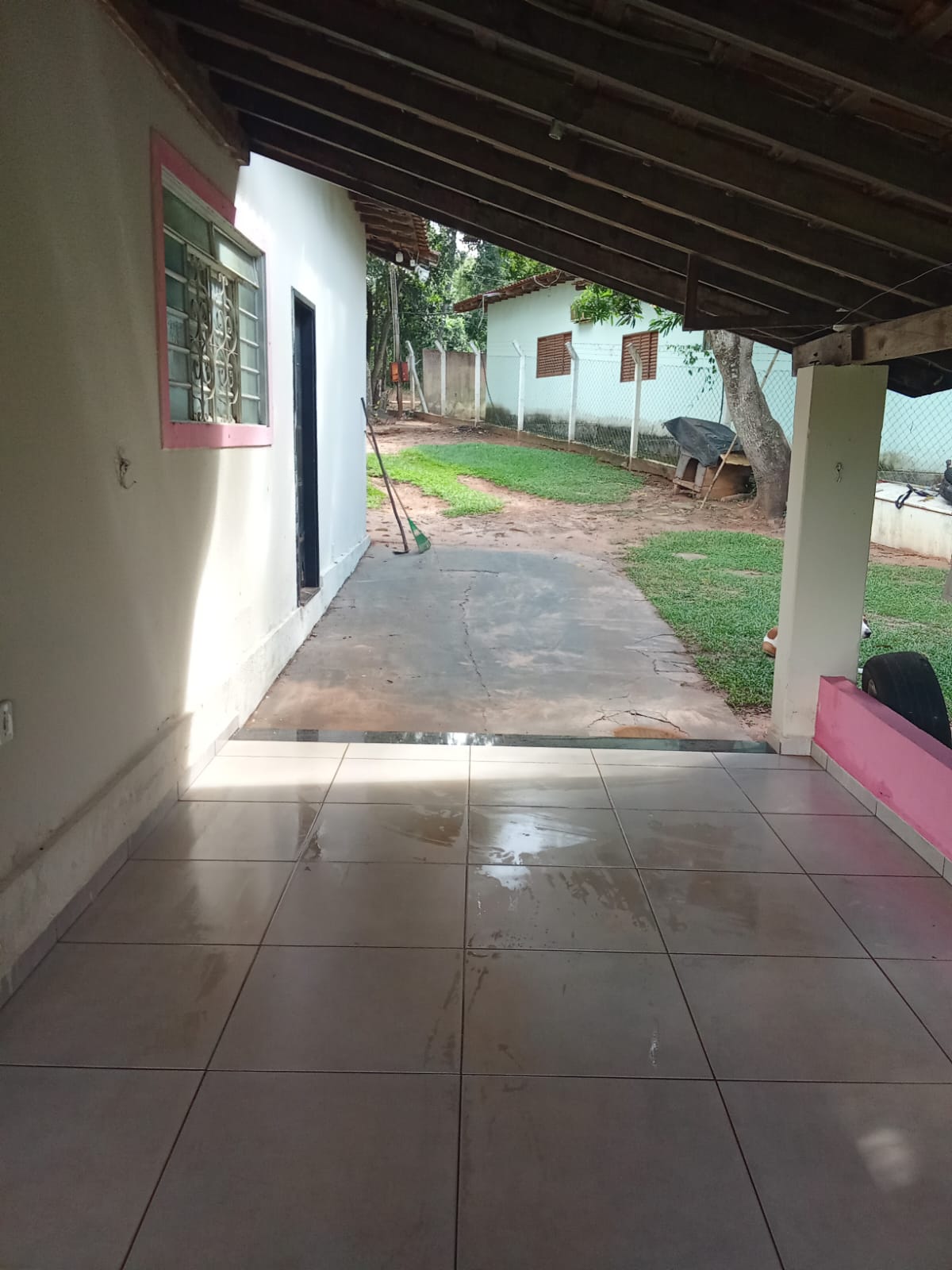 LINDO RANCHO NA BEIRA DA ÁGUA, COM PAZ E CONFORTO