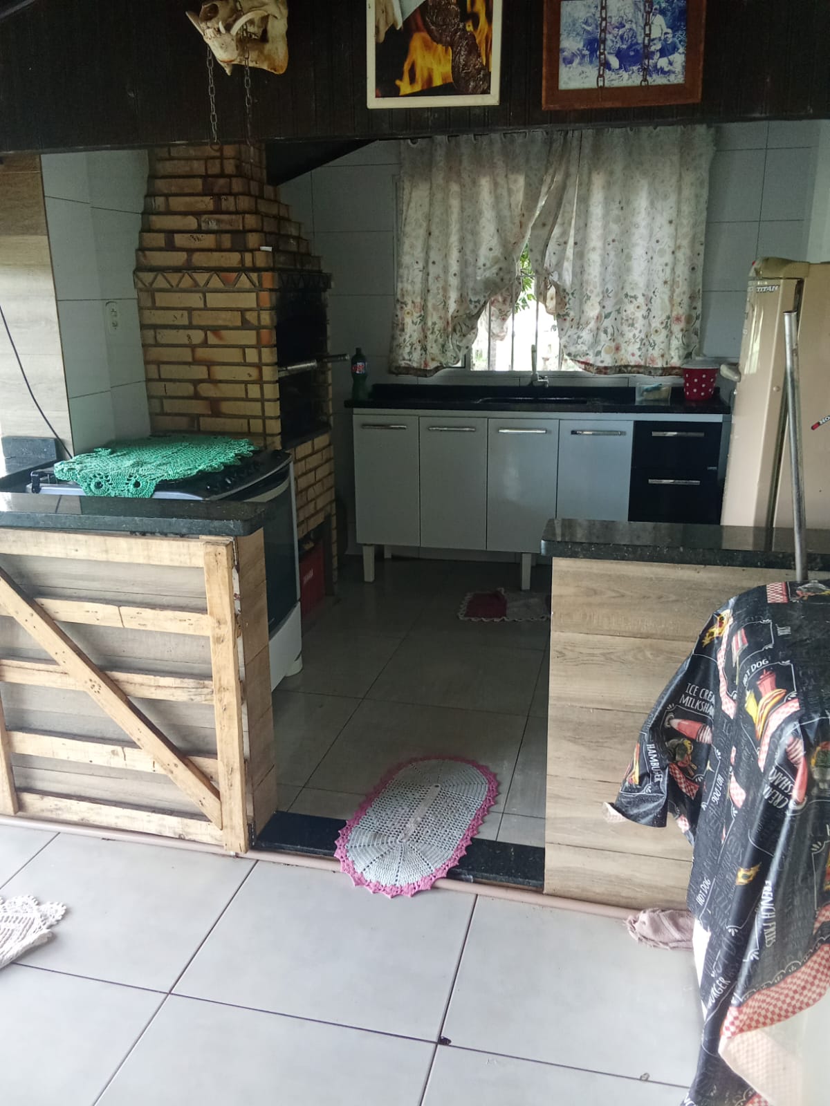 LINDO RANCHO NA BEIRA DA ÁGUA, COM PAZ E CONFORTO